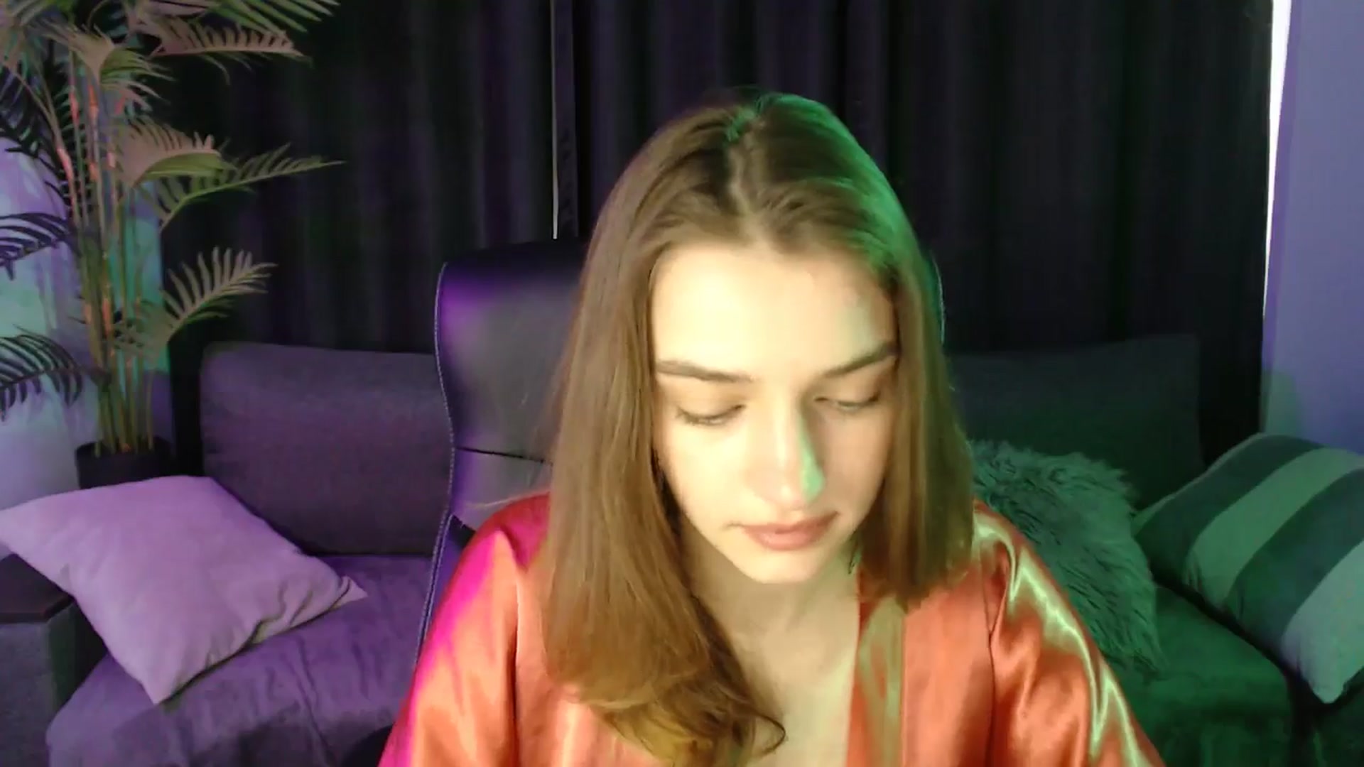 Gallery image thumbnail from LaraMinx's myfreecams stream on, 04/20/2026, 11:45 image 16 of 20