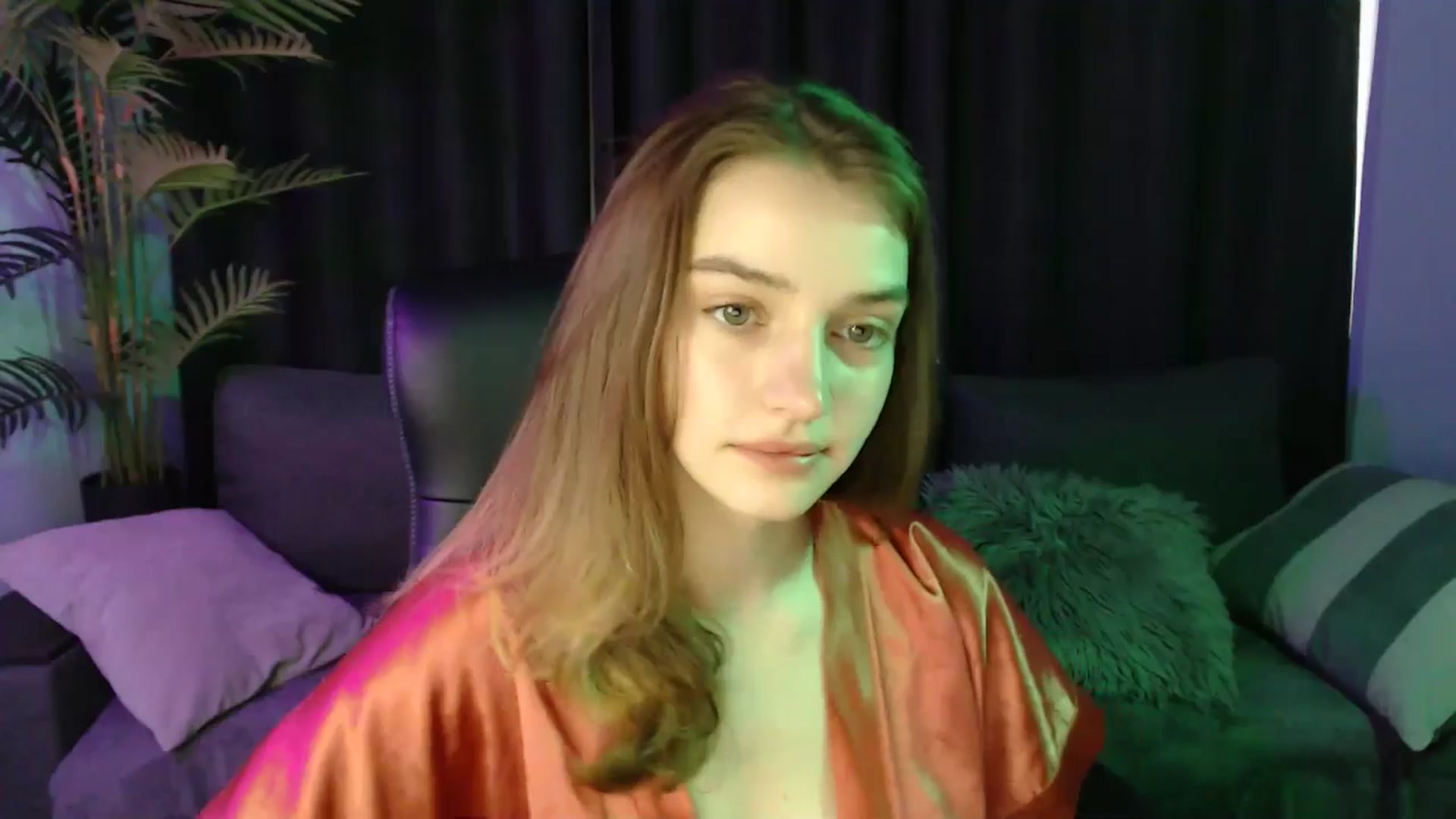 Gallery image thumbnail from LaraMinx's myfreecams stream on, 04/20/2026, 11:45 image 10 of 20