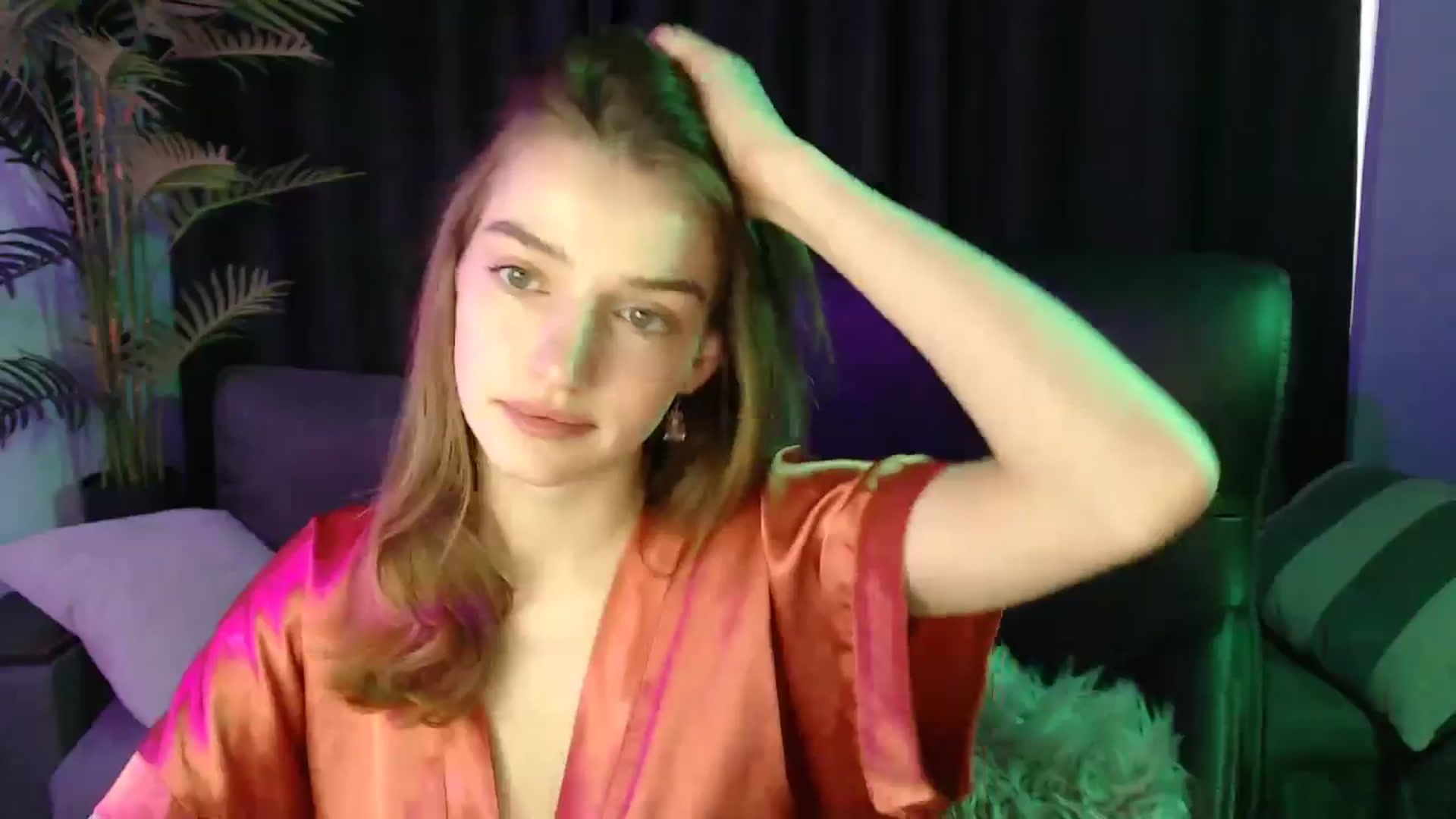Gallery image thumbnail from LaraMinx's myfreecams stream on, 04/20/2026, 11:45 image 8 of 20