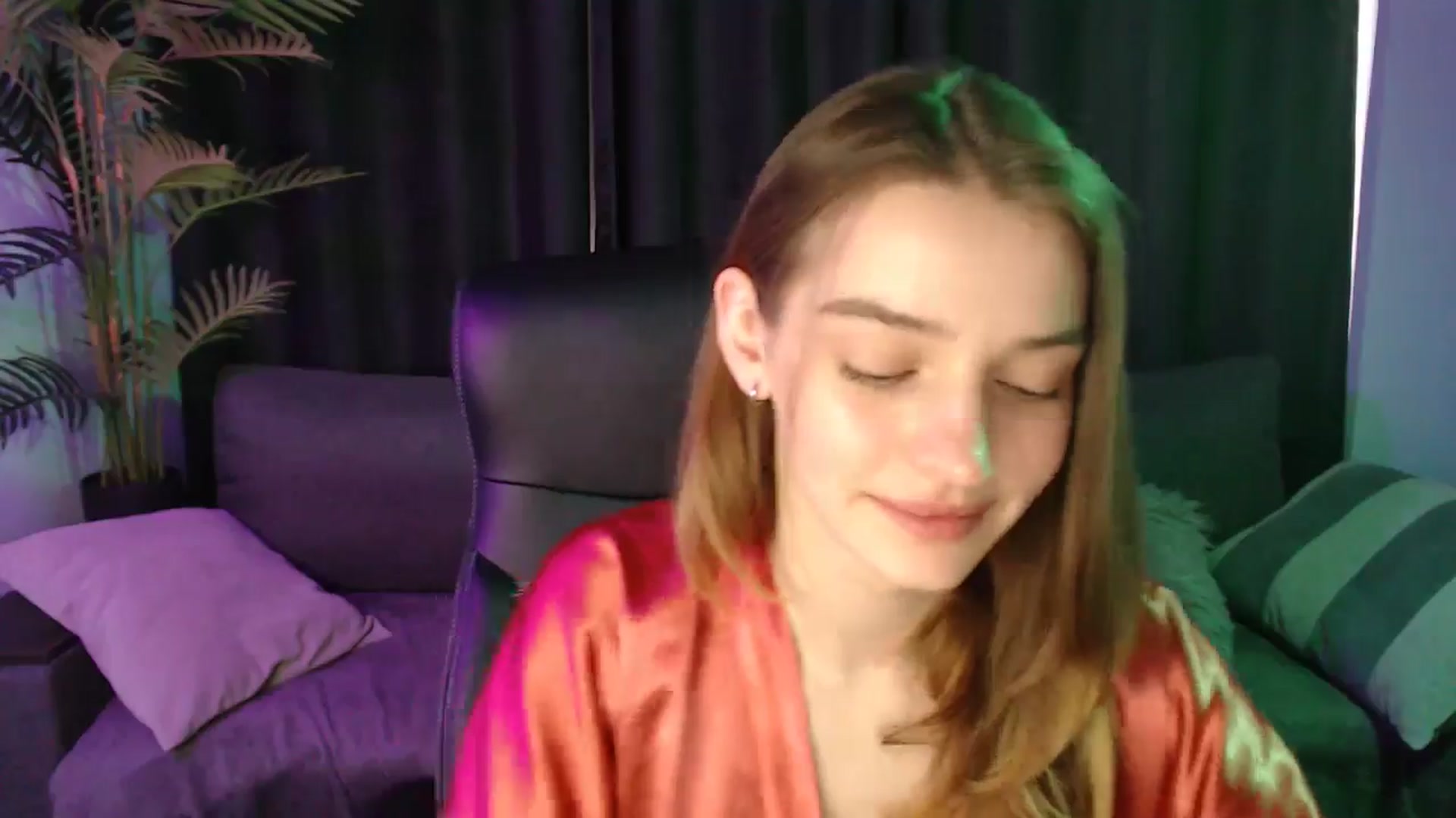 Gallery image thumbnail from LaraMinx's myfreecams stream on, 04/20/2026, 11:45 image 19 of 20