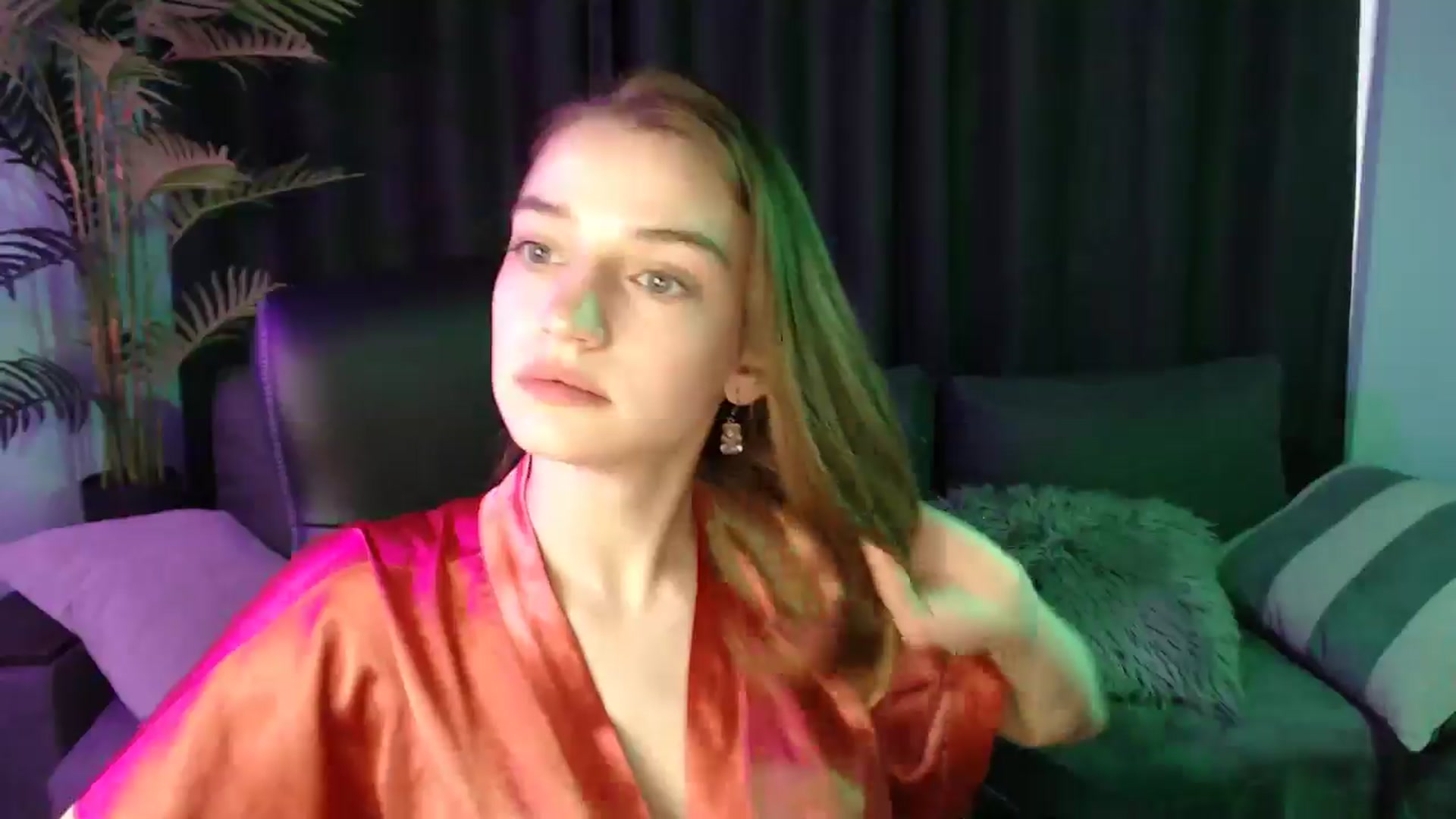 Gallery image thumbnail from LaraMinx's myfreecams stream on, 04/20/2026, 13:14 image 6 of 20
