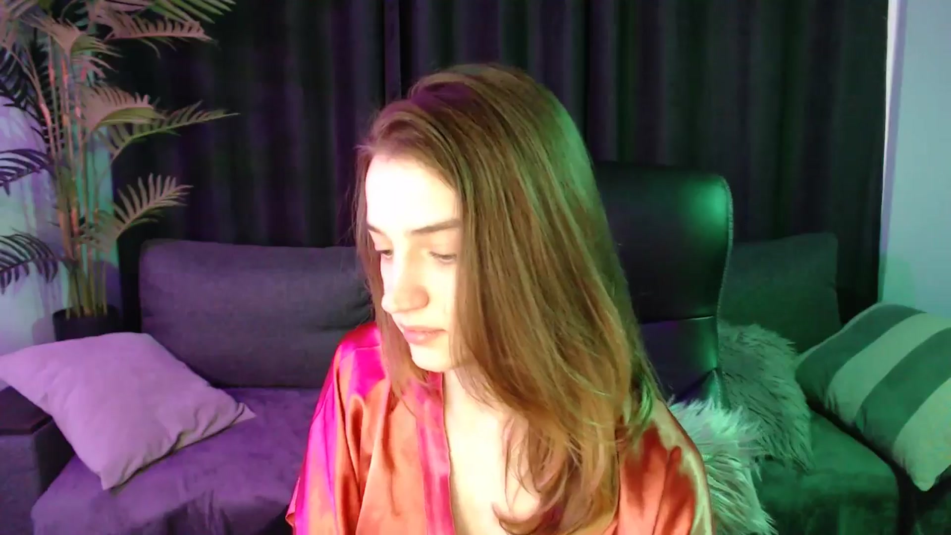 Gallery image thumbnail from LaraMinx's myfreecams stream on, 04/20/2026, 13:14 image 12 of 20