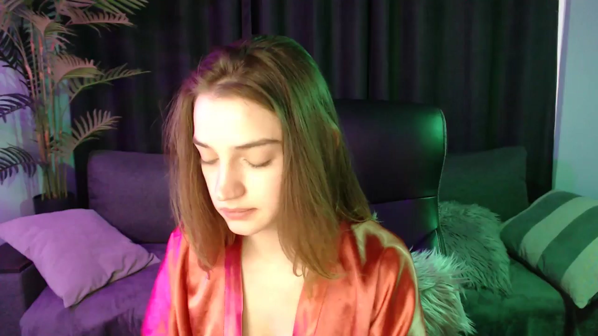 Gallery image thumbnail from LaraMinx's myfreecams stream on, 04/20/2026, 13:14 image 8 of 20