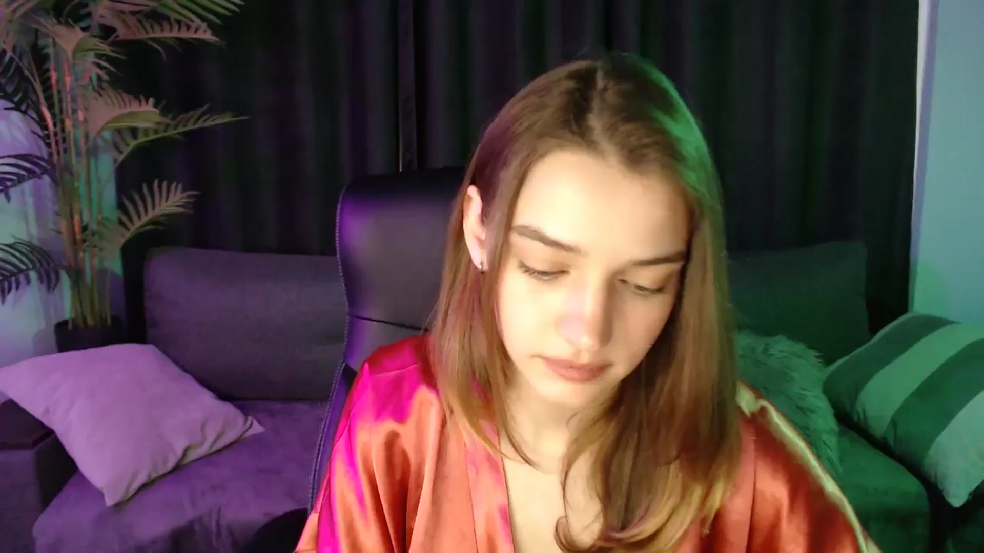 Gallery image thumbnail from LaraMinx's myfreecams stream on, 04/20/2026, 13:14 image 17 of 20
