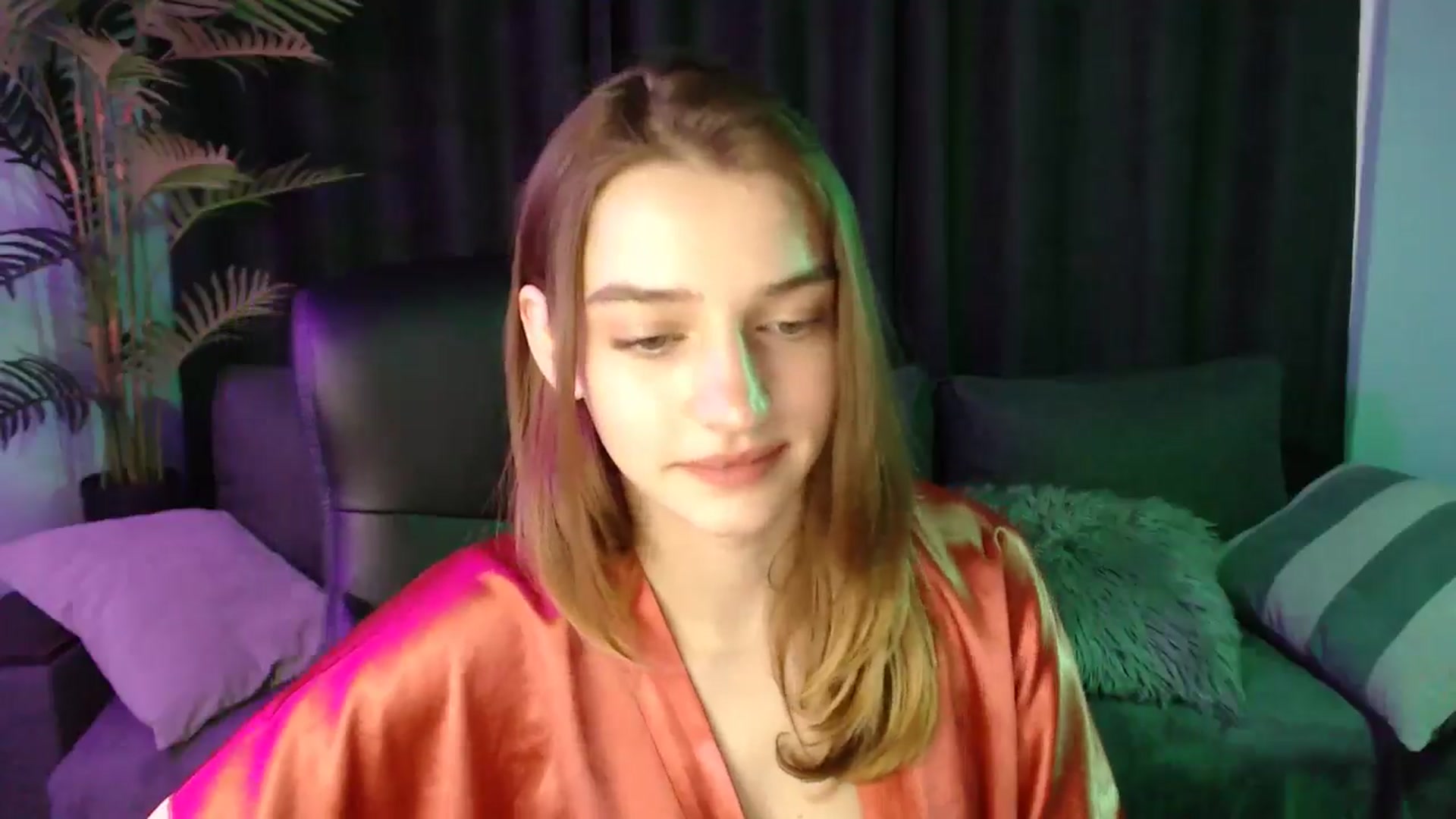 Gallery image thumbnail from LaraMinx's myfreecams stream on, 04/20/2026, 13:14 image 16 of 20