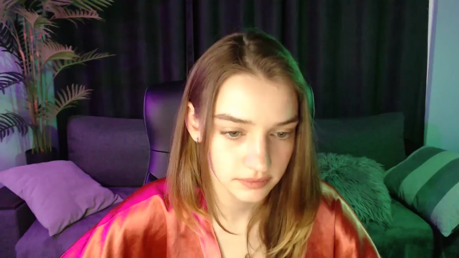 Gallery image thumbnail from LaraMinx's myfreecams stream on, 04/20/2026, 13:14 image 14 of 20