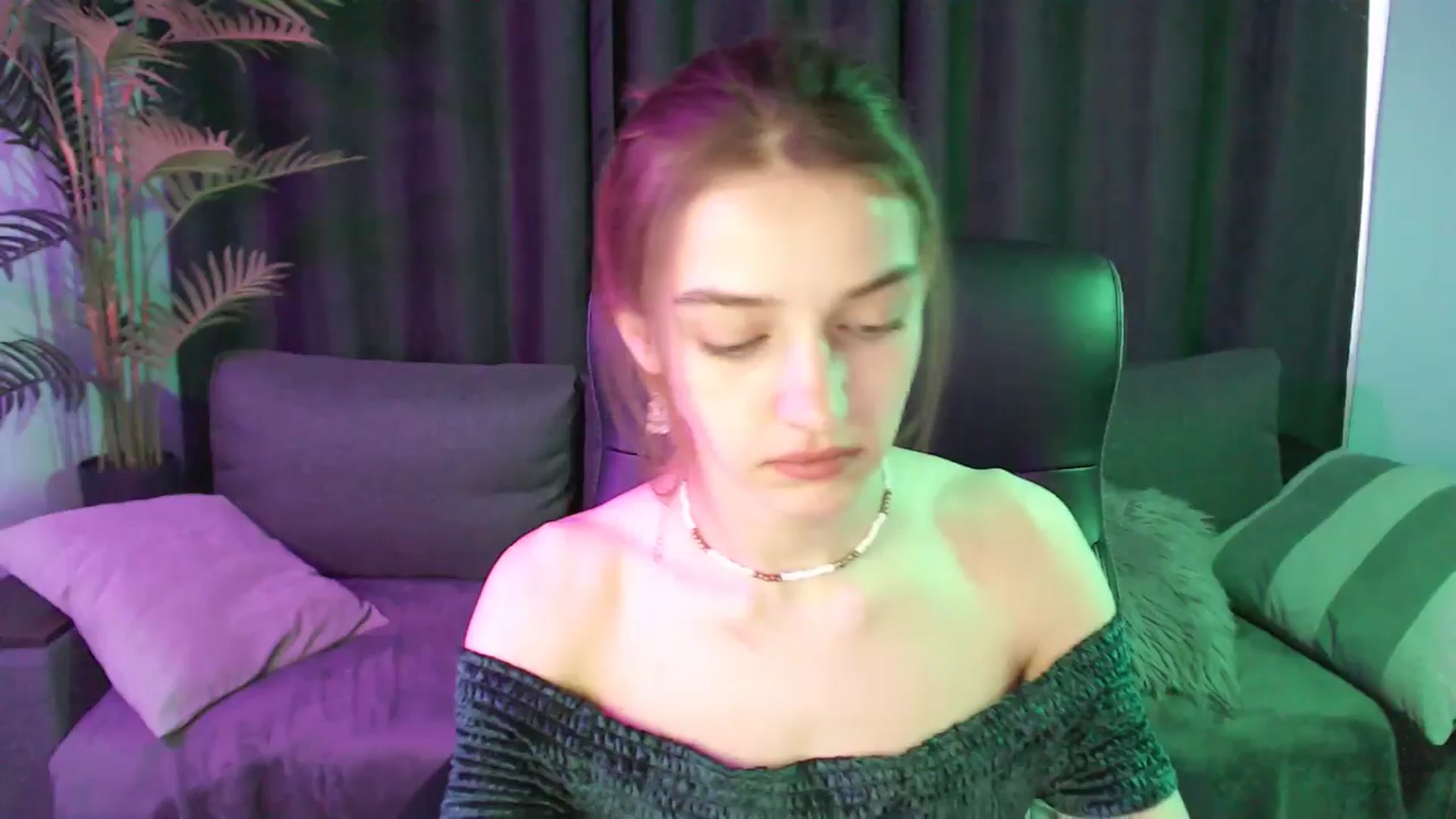 Gallery image thumbnail from LaraMinx's myfreecams stream on, 04/21/2026, 10:37 image 17 of 20