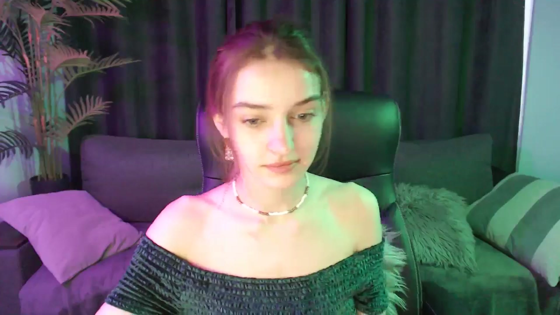 Gallery image thumbnail from LaraMinx's myfreecams stream on, 04/21/2026, 10:37 image 15 of 20
