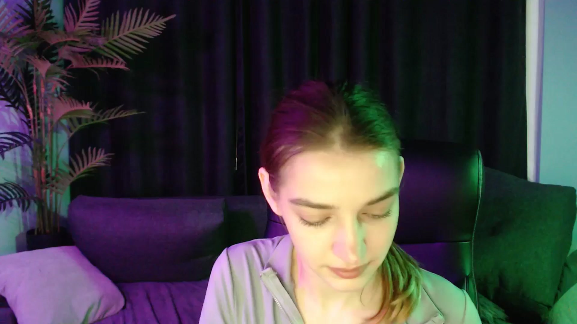 Gallery image thumbnail from LaraMinx's myfreecams stream on, 04/22/2026, 13:49 image 16 of 20