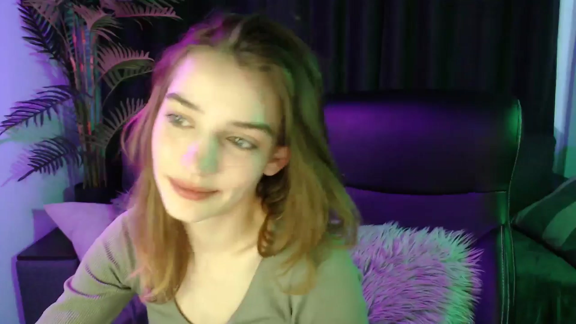 Gallery image thumbnail from LaraMinx's myfreecams stream on, 04/26/2026, 09:43 image 13 of 20