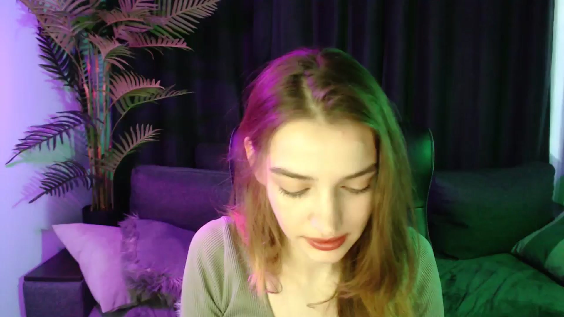 Gallery image thumbnail from LaraMinx's myfreecams stream on, 04/26/2026, 11:09 image 1 of 20