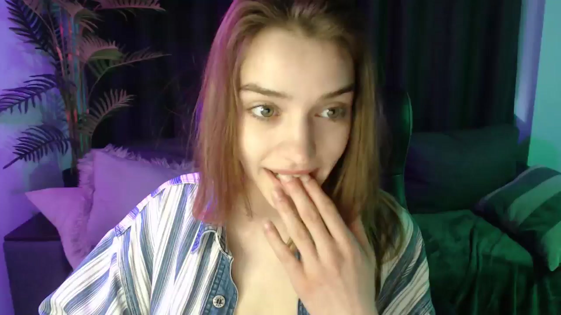 Gallery image thumbnail from LaraMinx's myfreecams stream on, 04/27/2026, 10:26 image 14 of 20