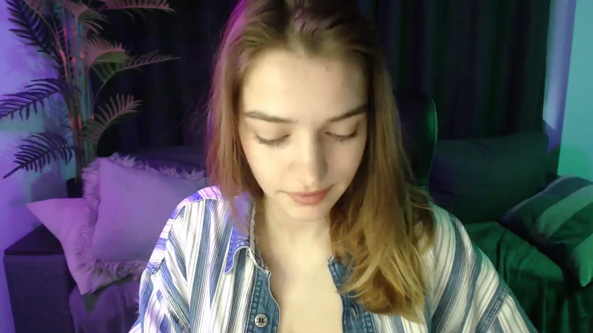 Gallery image thumbnail from LaraMinx's myfreecams stream on, 04/27/2026, 10:26 image 13 of 20