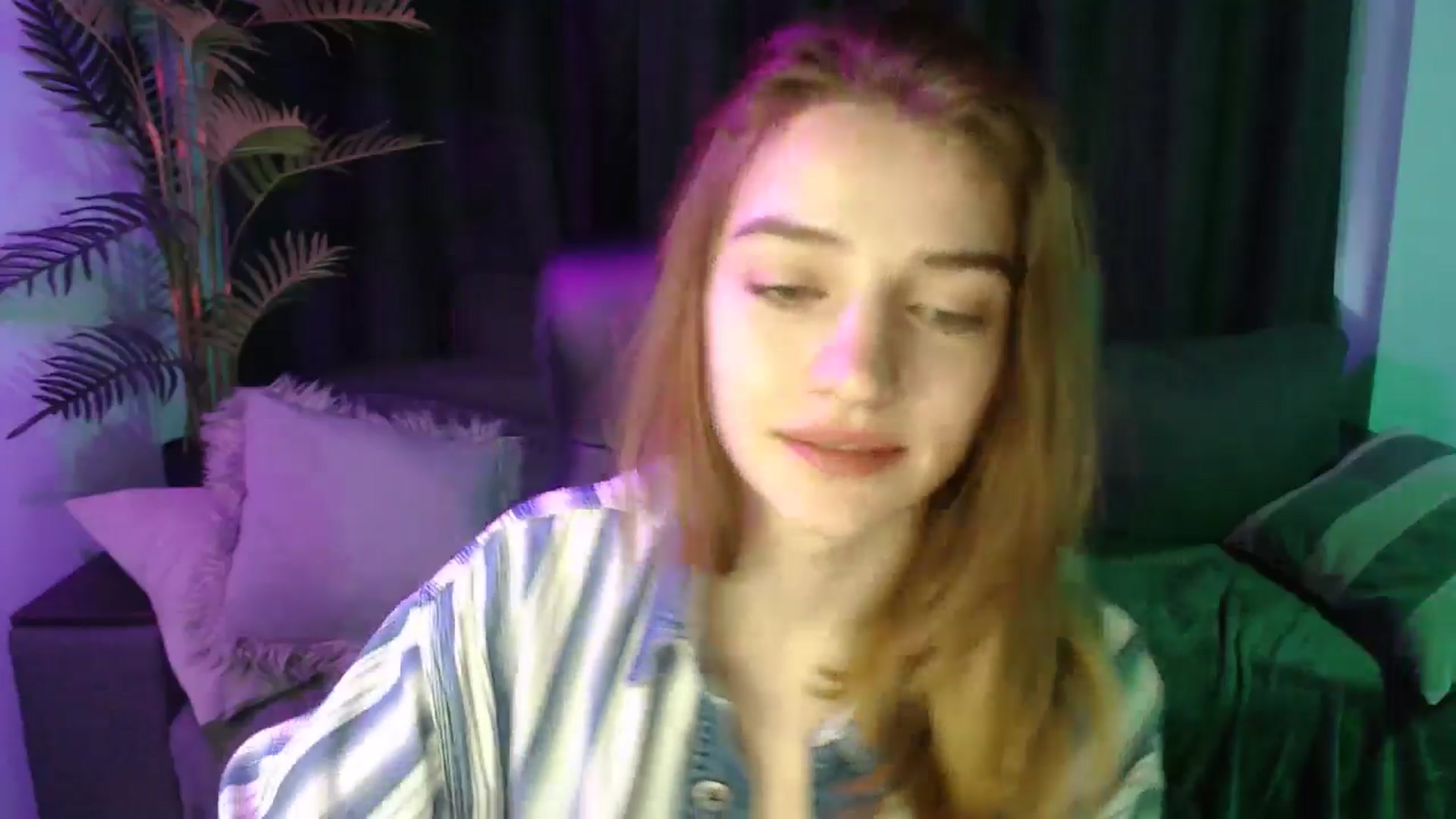 Gallery image thumbnail from LaraMinx's myfreecams stream on, 04/27/2026, 10:26 image 16 of 20