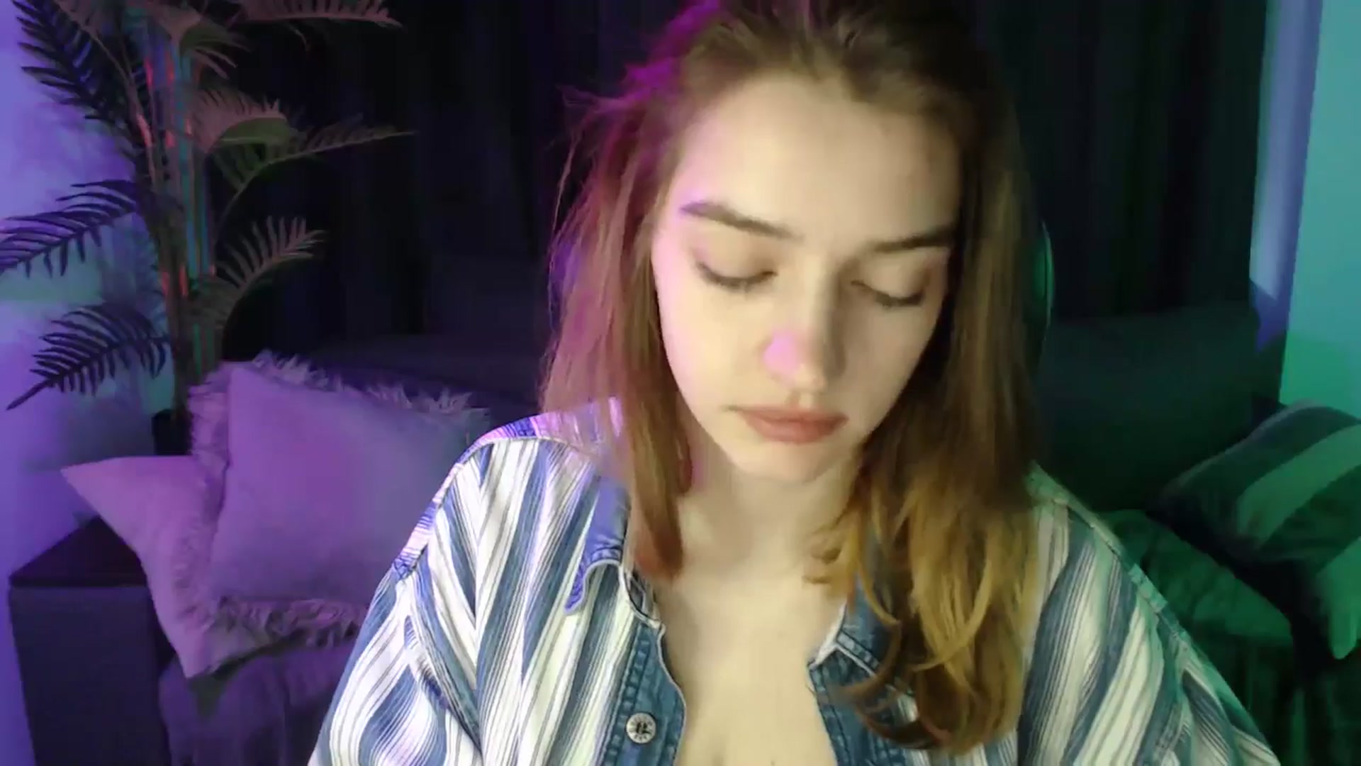 Gallery image thumbnail from LaraMinx's myfreecams stream on, 04/27/2026, 10:26 image 18 of 20