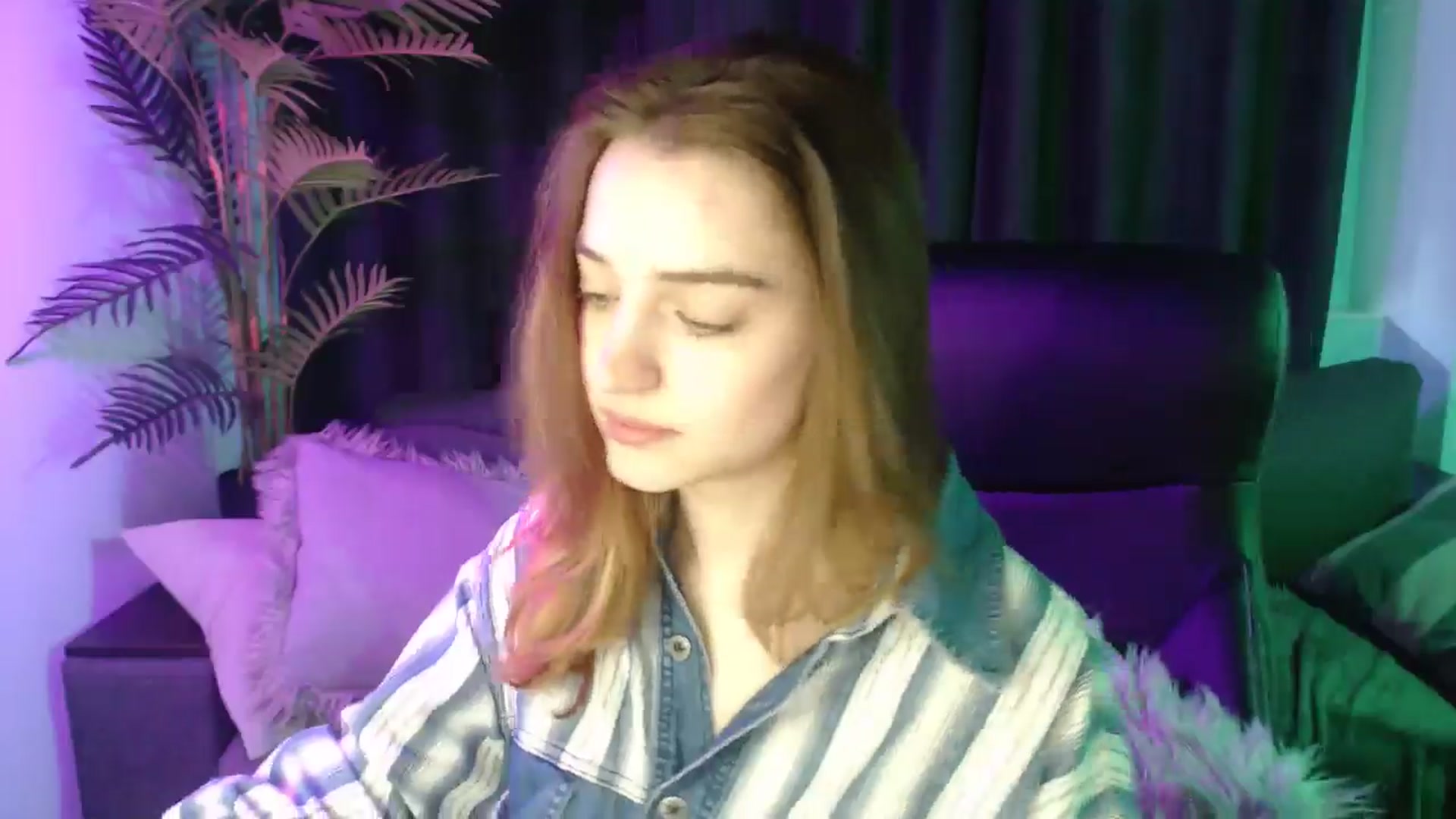 Gallery image thumbnail from LaraMinx's myfreecams stream on, 04/27/2026, 11:35 image 13 of 20