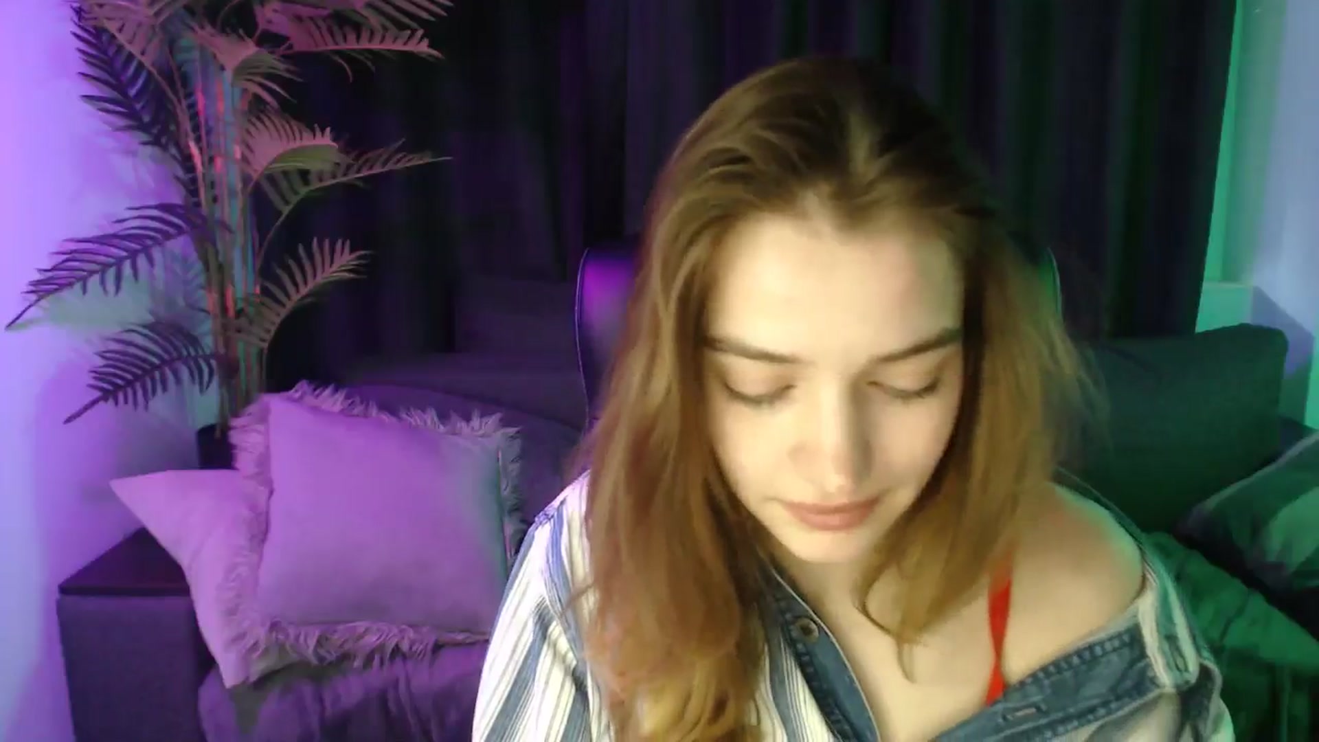 Gallery image thumbnail from LaraMinx's myfreecams stream on, 04/27/2026, 11:35 image 15 of 20