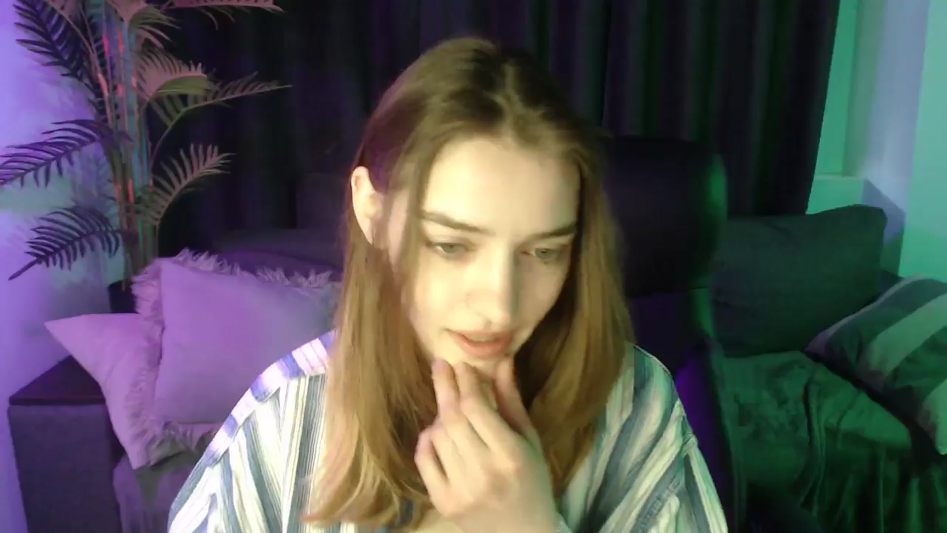 Gallery image thumbnail from LaraMinx's myfreecams stream on, 04/27/2026, 12:17 image 15 of 20