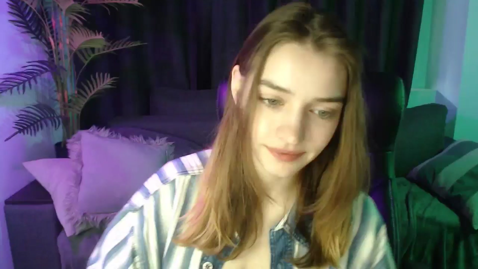 Gallery image thumbnail from LaraMinx's myfreecams stream on, 04/27/2026, 12:17 image 17 of 20