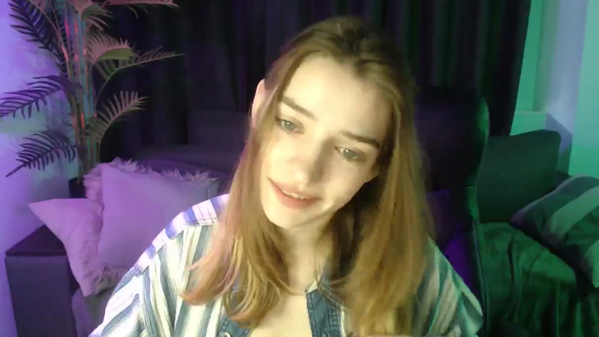Gallery image thumbnail from LaraMinx's myfreecams stream on, 04/27/2026, 12:17 image 13 of 20