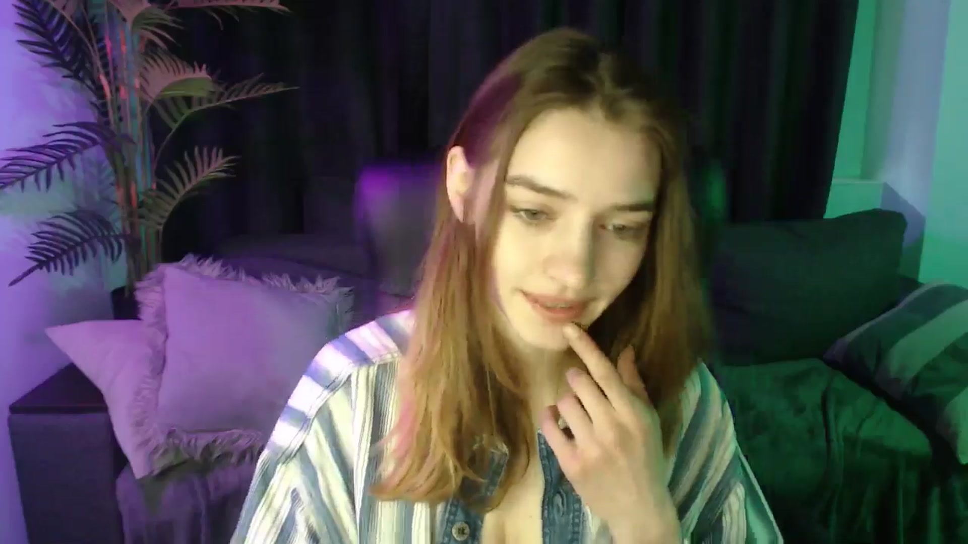 Gallery image thumbnail from LaraMinx's myfreecams stream on, 04/27/2026, 12:17 image 19 of 20
