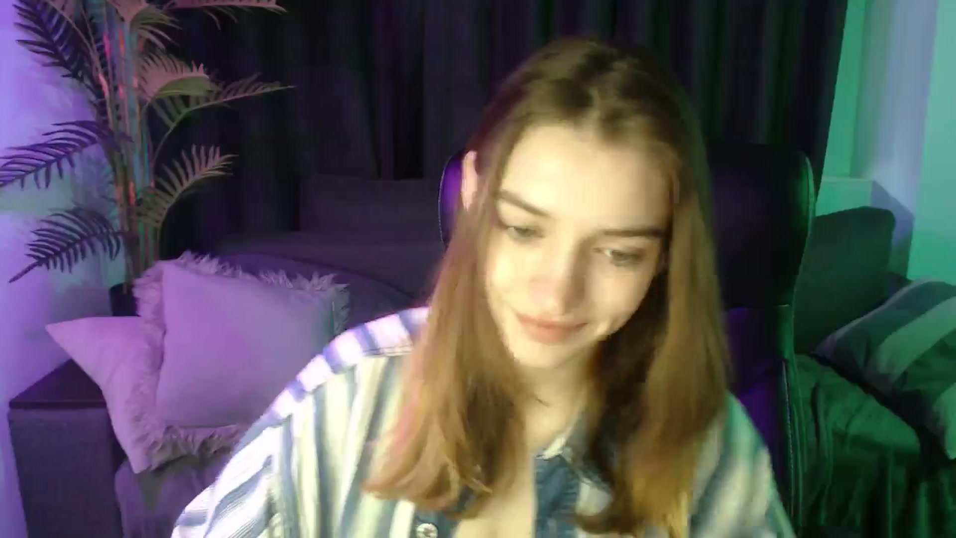 Gallery image thumbnail from LaraMinx's myfreecams stream on, 04/27/2026, 12:17 image 16 of 20