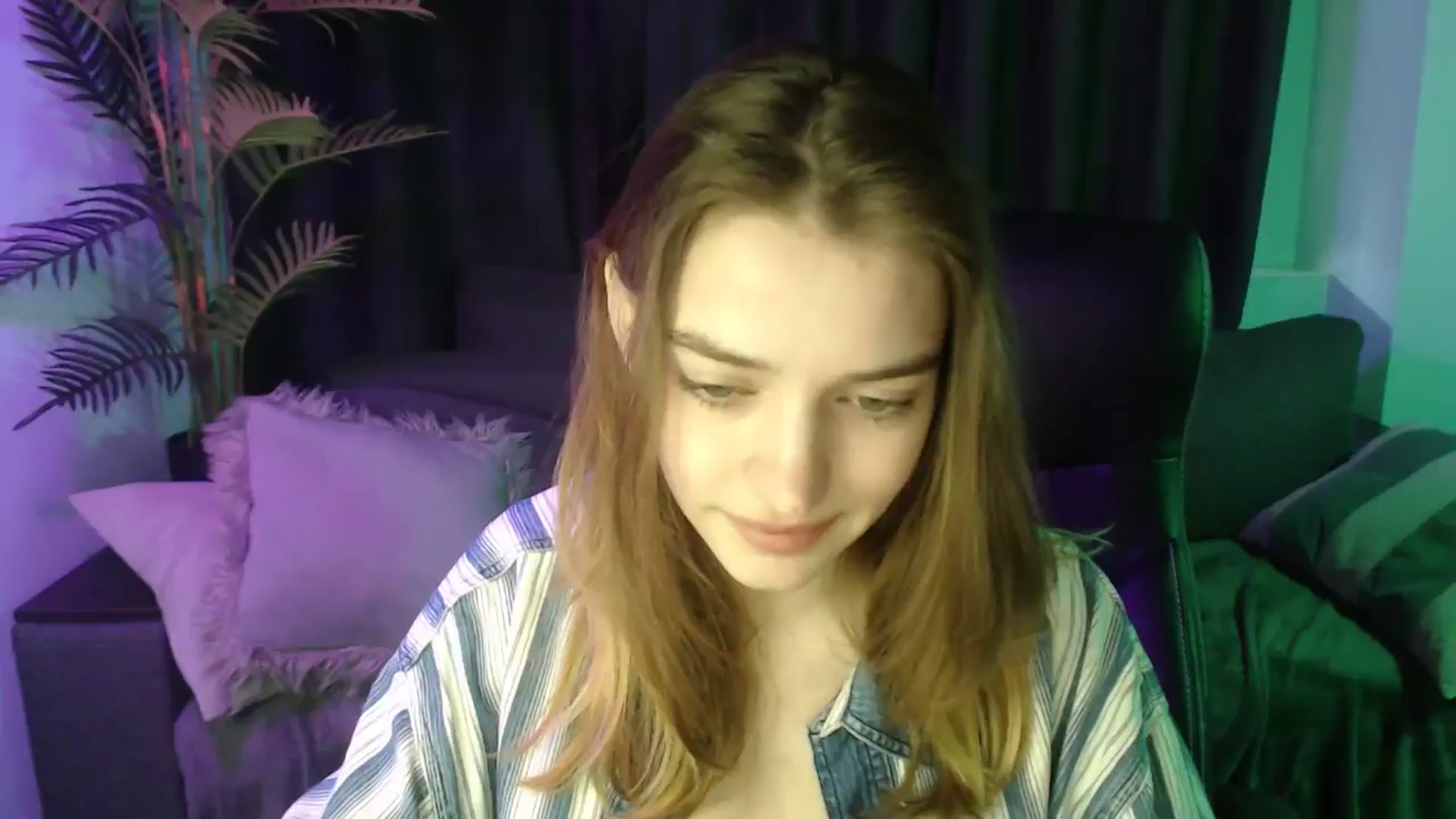 Gallery image thumbnail from LaraMinx's myfreecams stream on, 04/27/2026, 12:17 image 9 of 20