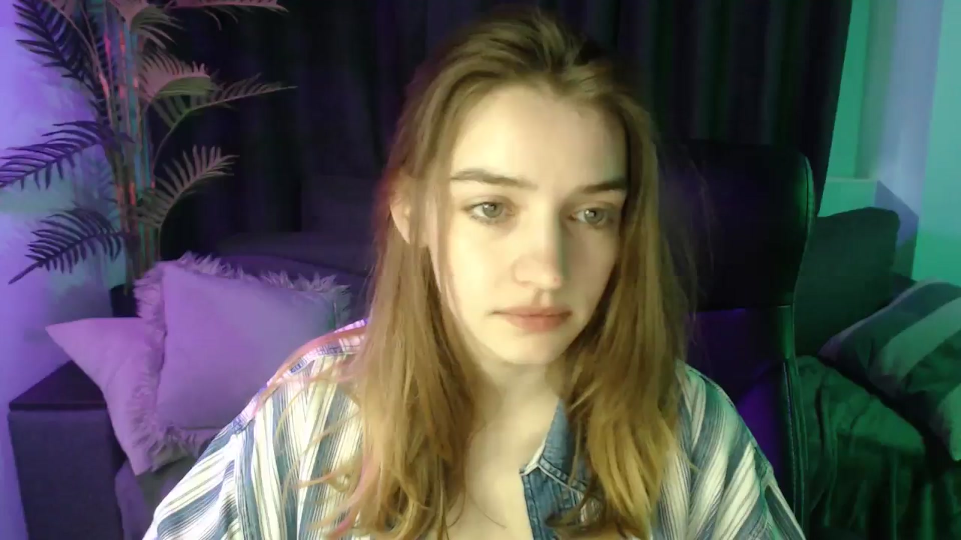 Gallery image thumbnail from LaraMinx's myfreecams stream on, 04/27/2026, 12:17 image 5 of 20