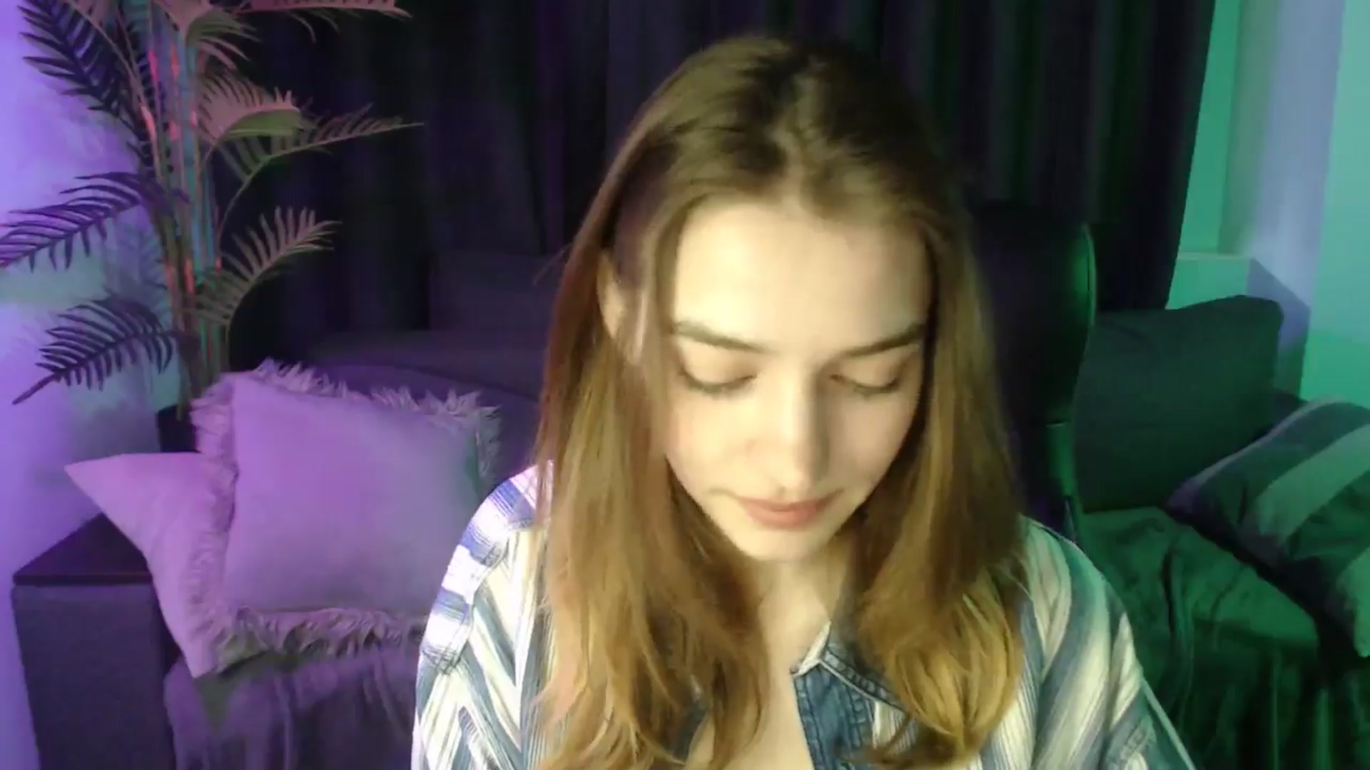 Gallery image thumbnail from LaraMinx's myfreecams stream on, 04/27/2026, 12:17 image 12 of 20