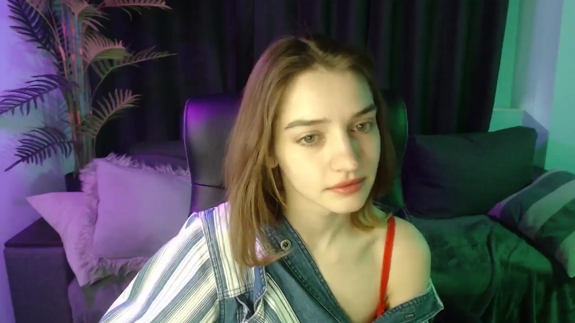 Gallery image thumbnail from LaraMinx's myfreecams stream on, 04/27/2026, 13:06 image 12 of 20