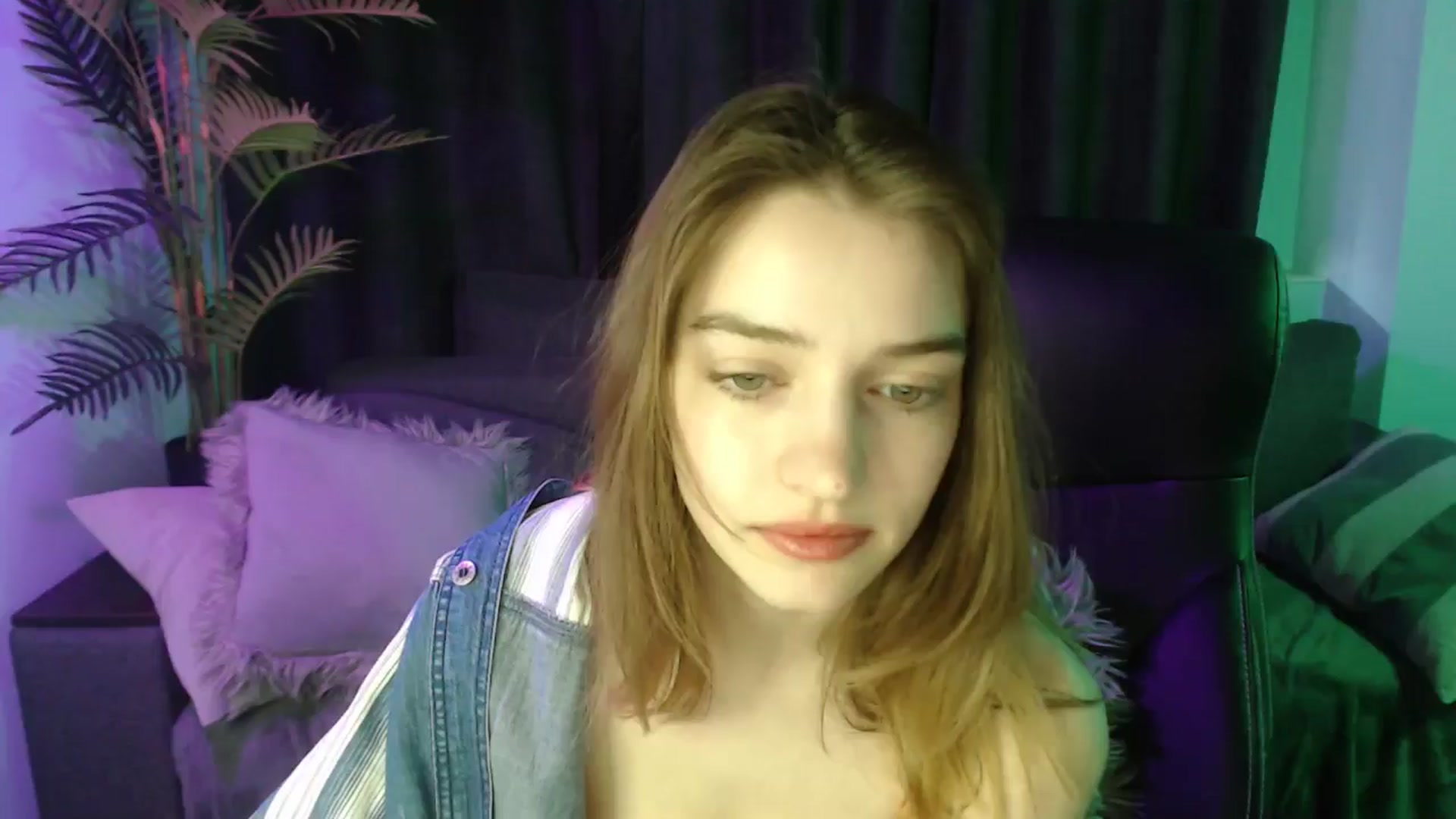 Gallery image thumbnail from LaraMinx's myfreecams stream on, 04/27/2026, 13:06 image 10 of 20