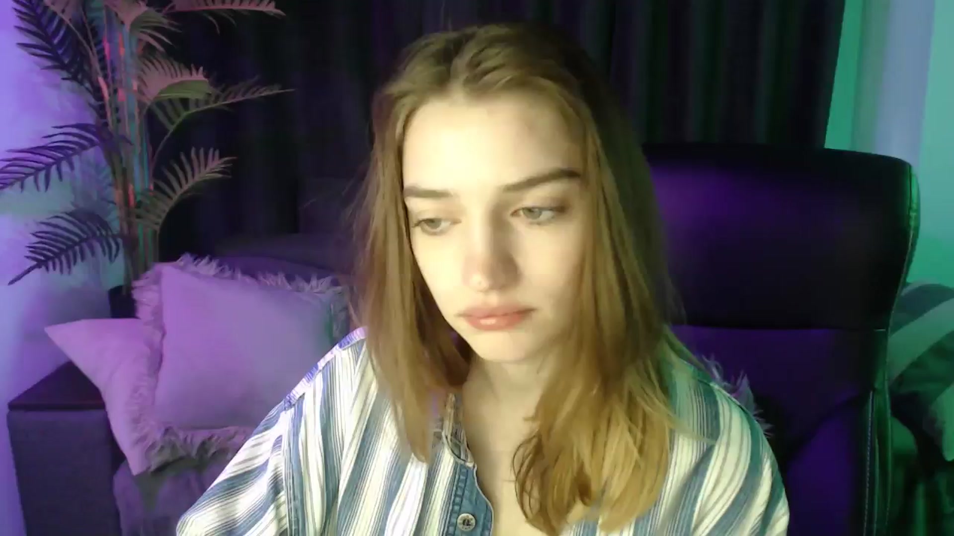 Gallery image thumbnail from LaraMinx's myfreecams stream on, 04/27/2026, 13:06 image 1 of 20