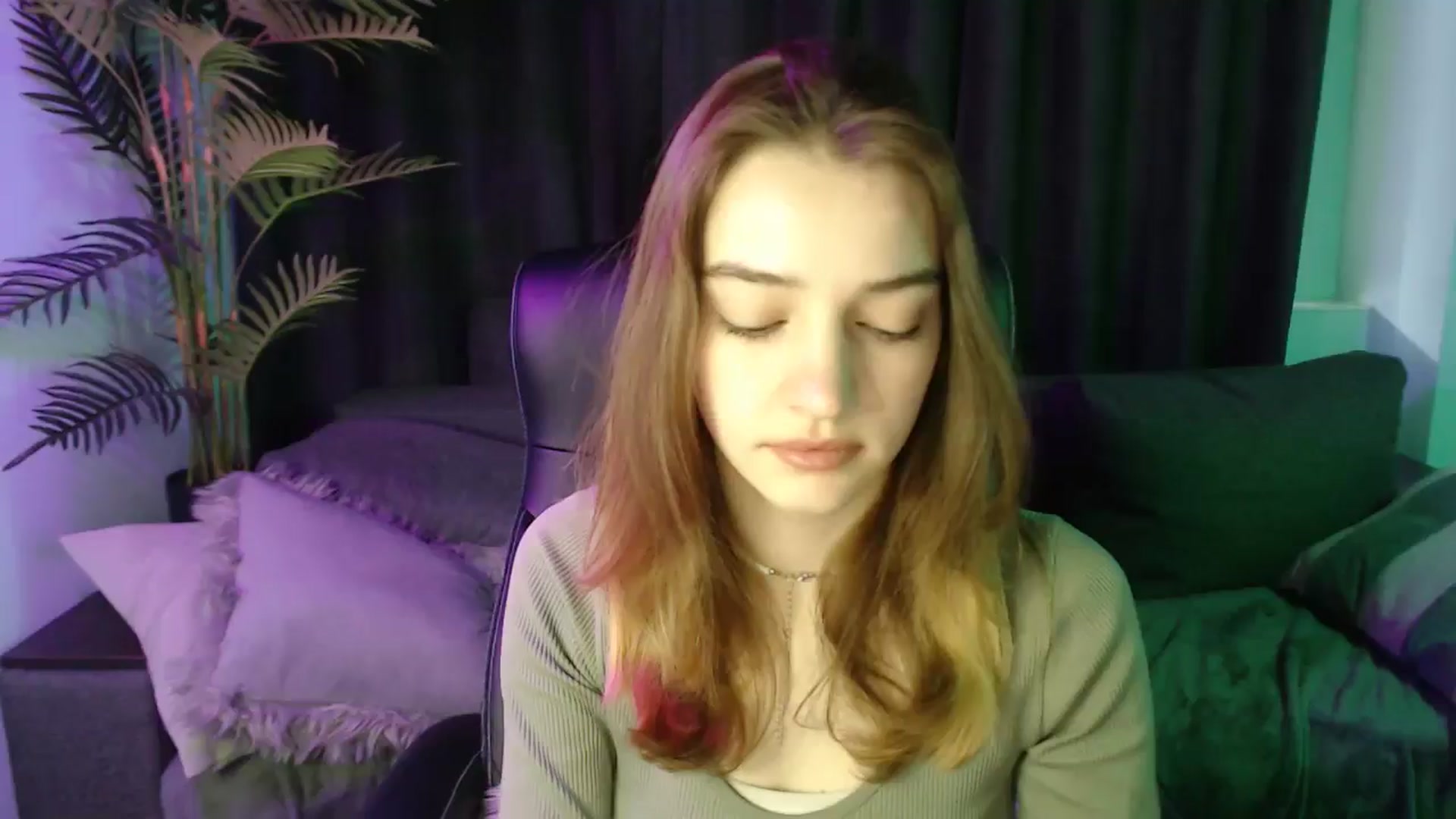 Gallery image thumbnail from LaraMinx's myfreecams stream on, 04/28/2026, 08:44 image 1 of 20