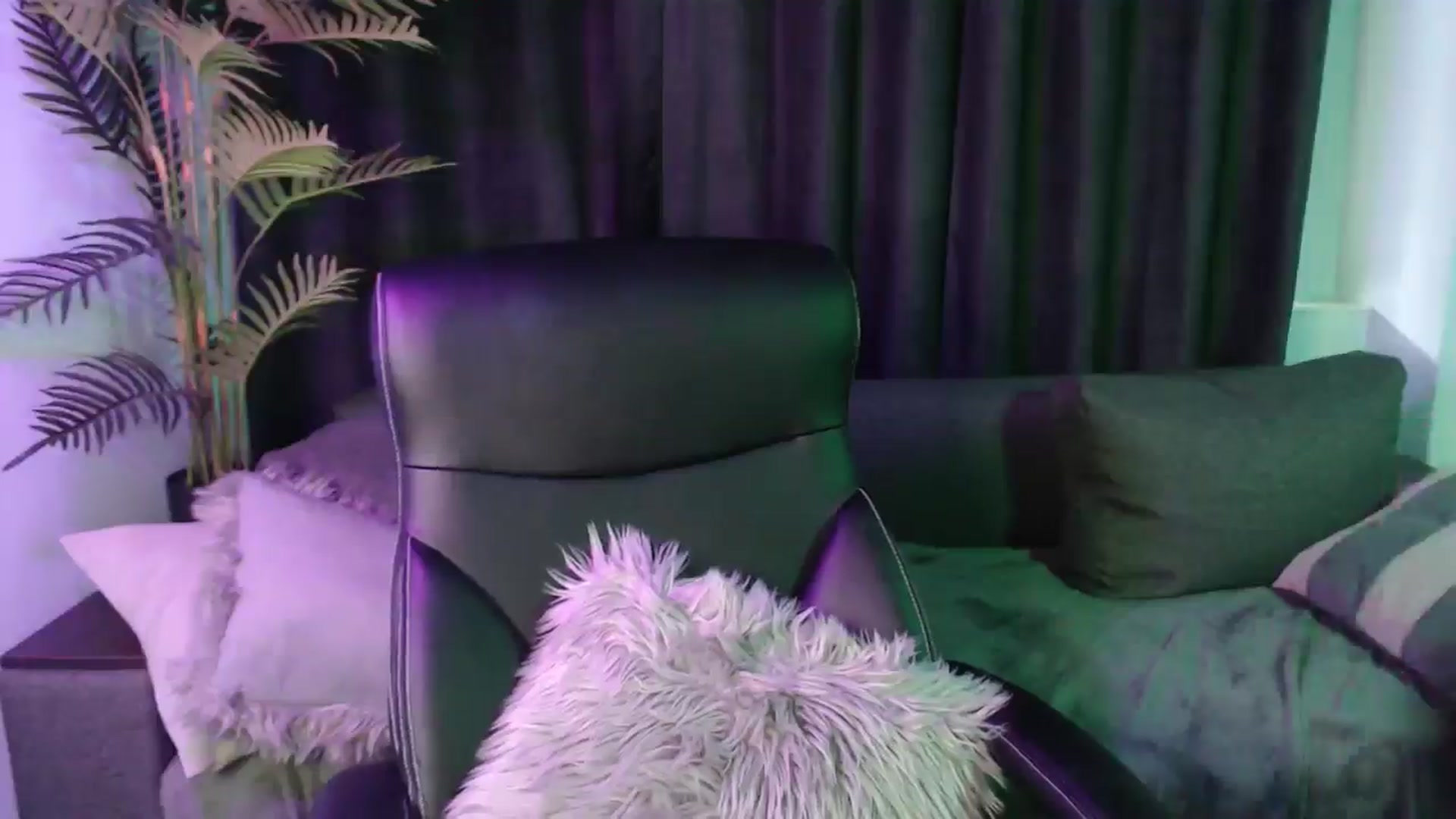 Gallery image thumbnail from LaraMinx's myfreecams stream on, 04/28/2026, 08:44 image 3 of 20