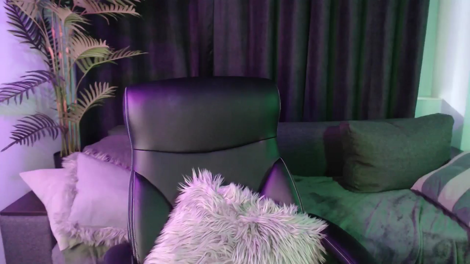 Gallery image thumbnail from LaraMinx's myfreecams stream on, 04/28/2026, 08:44 image 4 of 20