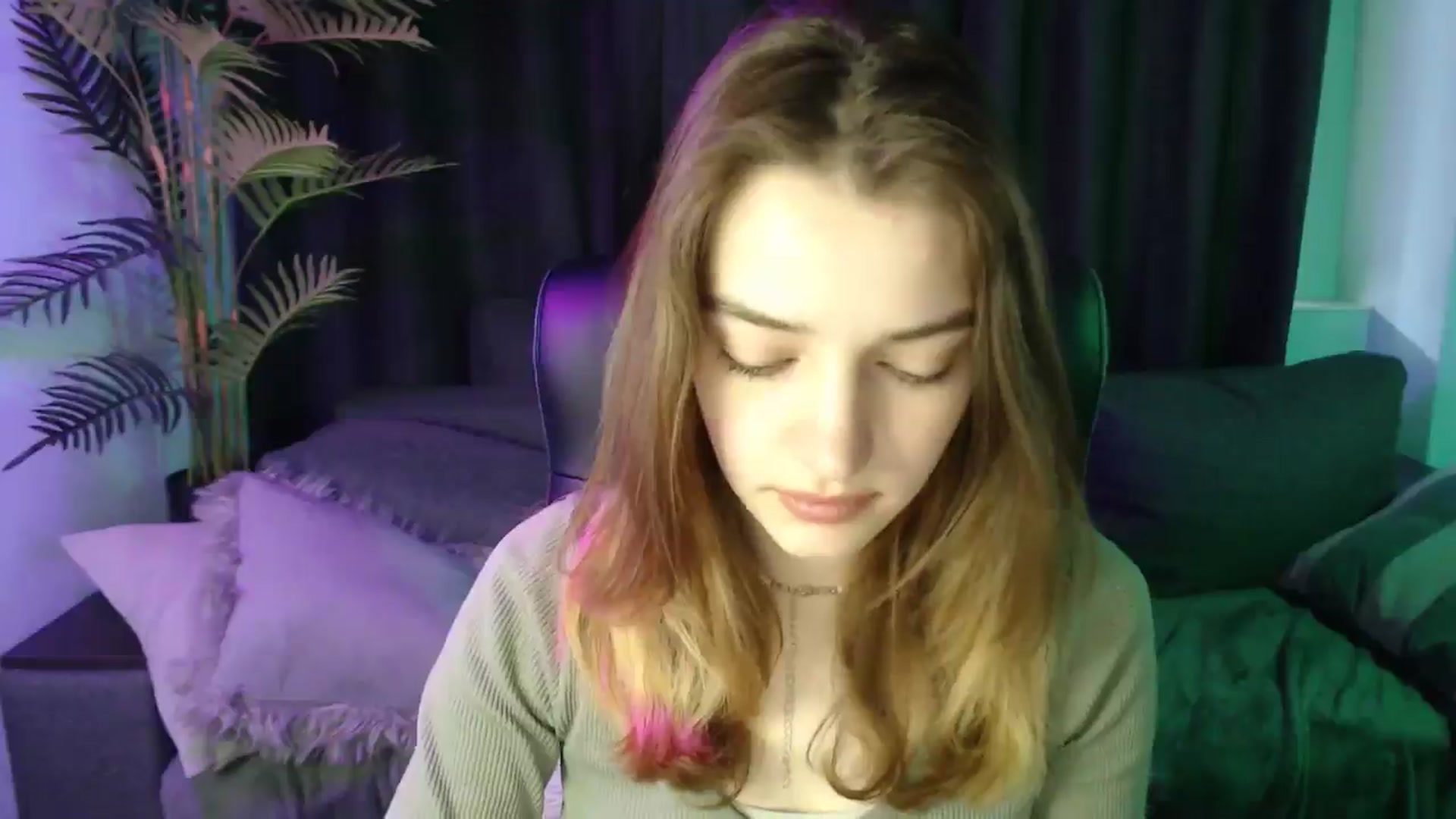 Gallery image thumbnail from LaraMinx's myfreecams stream on, 04/28/2026, 08:44 image 5 of 20