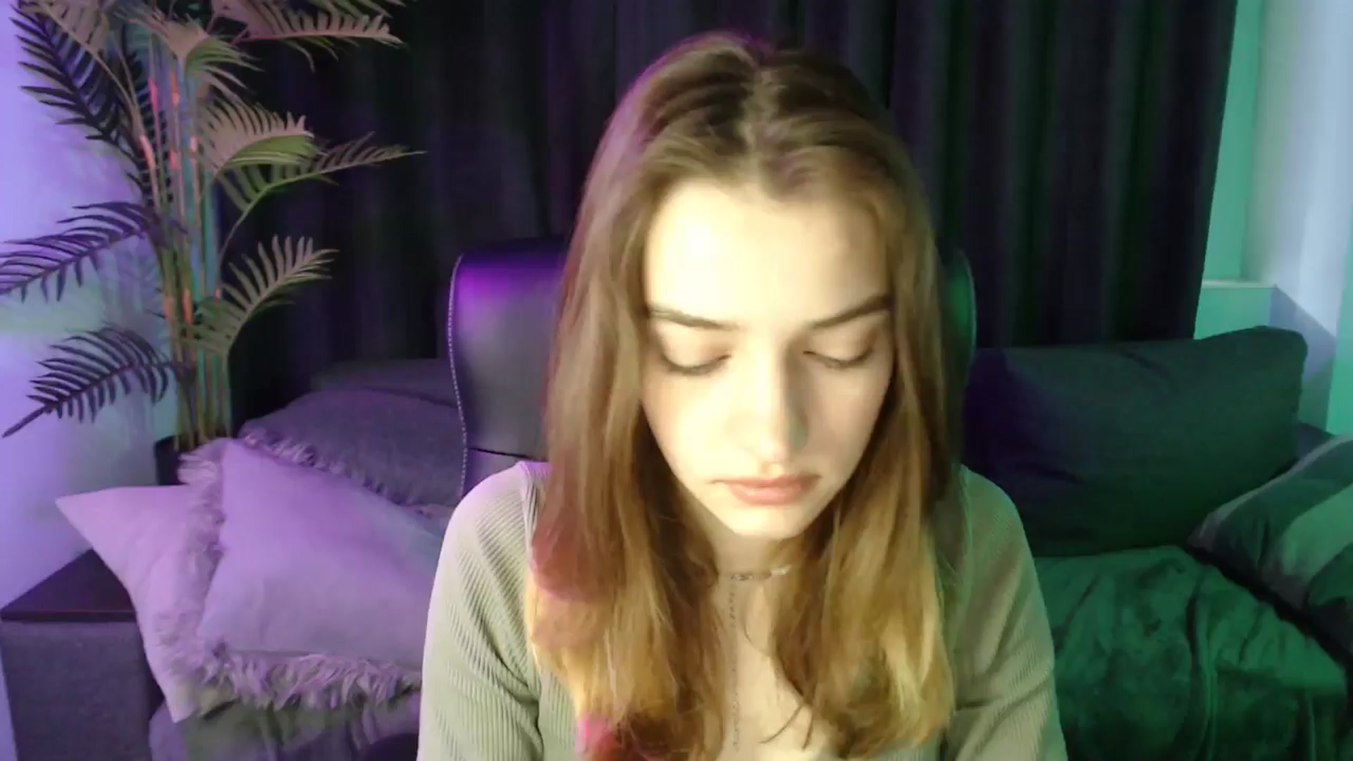 Gallery image thumbnail from LaraMinx's myfreecams stream on, 04/28/2026, 08:44 image 12 of 20