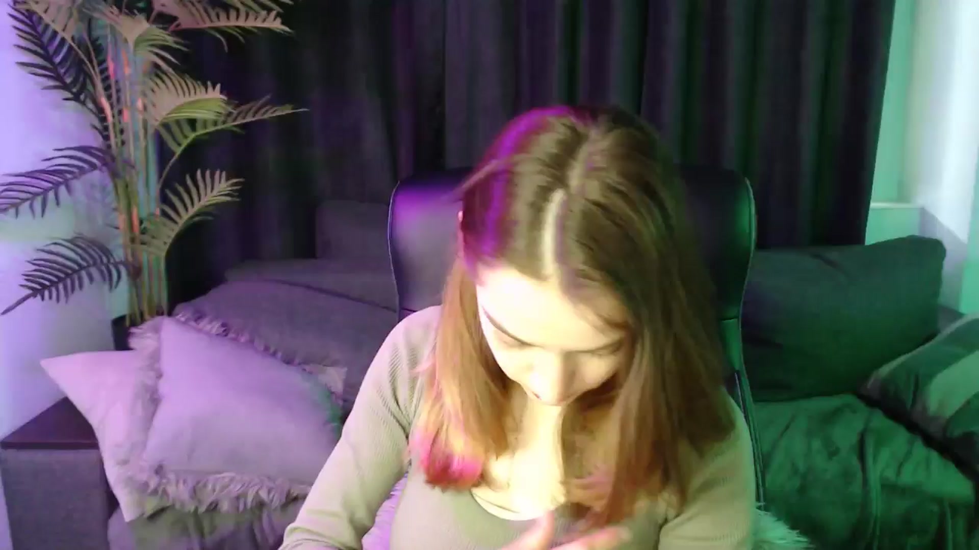Gallery image thumbnail from LaraMinx's myfreecams stream on, 04/28/2026, 11:16 image 1 of 20