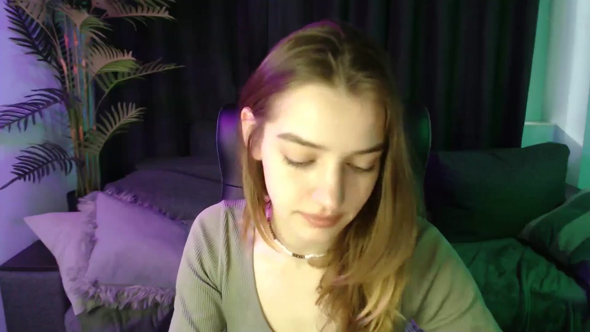Gallery image thumbnail from LaraMinx's myfreecams stream on, 04/28/2026, 12:50 image 7 of 20