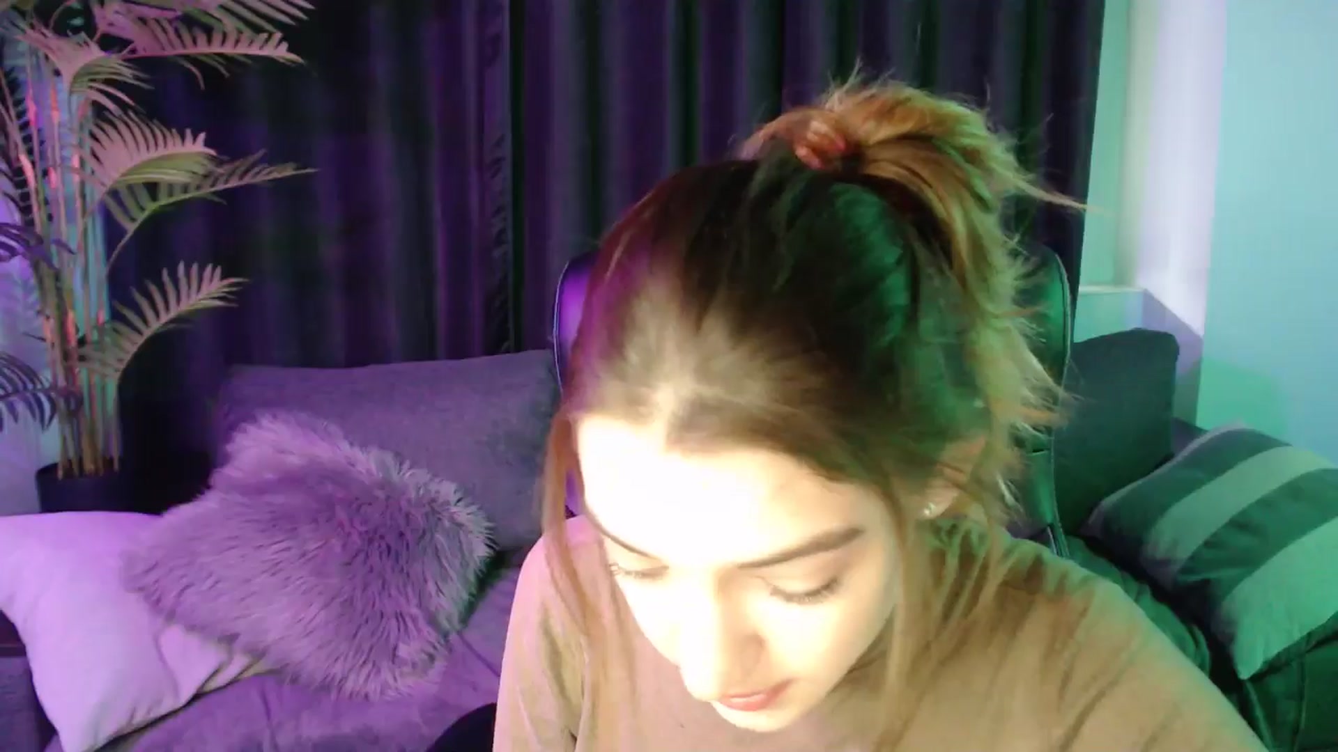 Gallery image thumbnail from LaraMinx's myfreecams stream on, 04/29/2026, 08:55 image 13 of 20