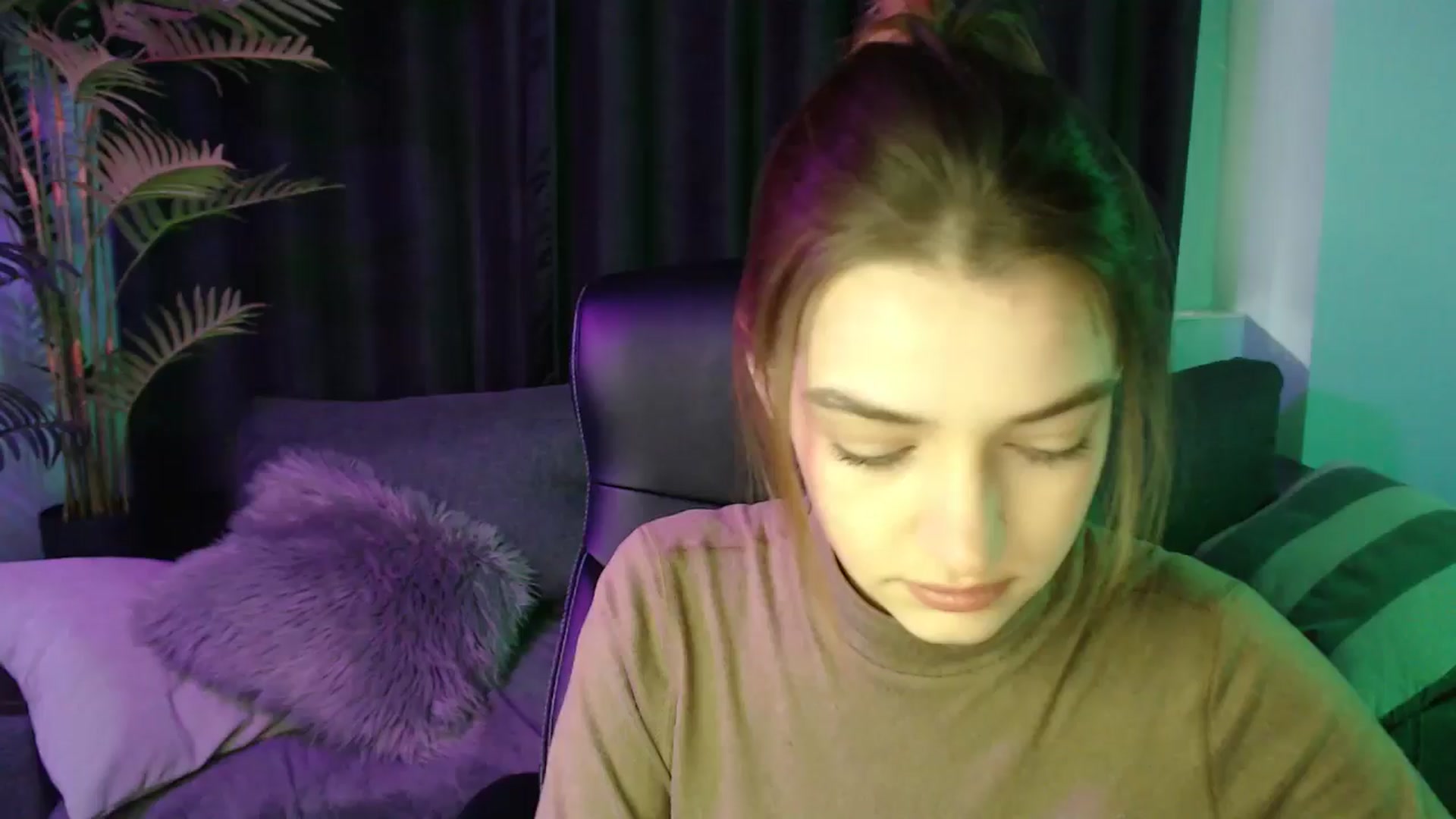 Gallery image thumbnail from LaraMinx's myfreecams stream on, 04/29/2026, 08:55 image 16 of 20