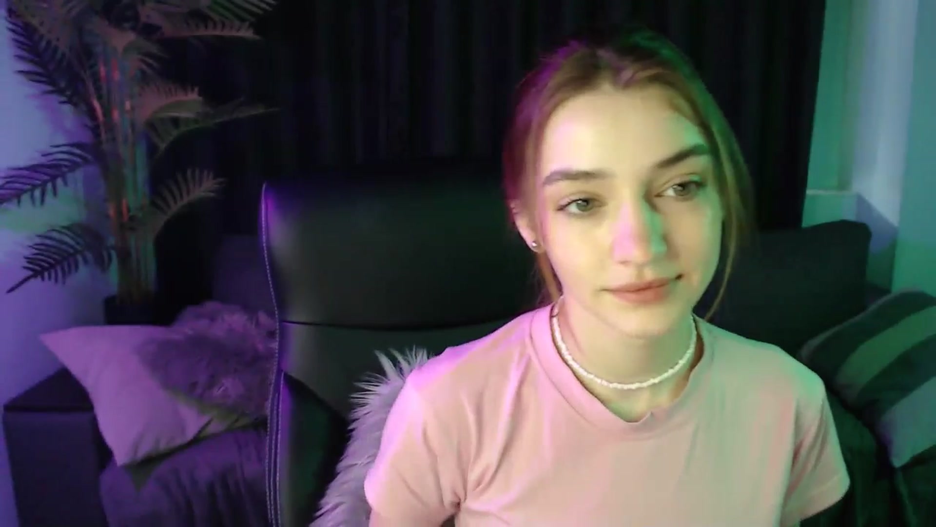 Gallery image thumbnail from LaraMinx's myfreecams stream on, 04/29/2026, 10:13 image 2 of 20