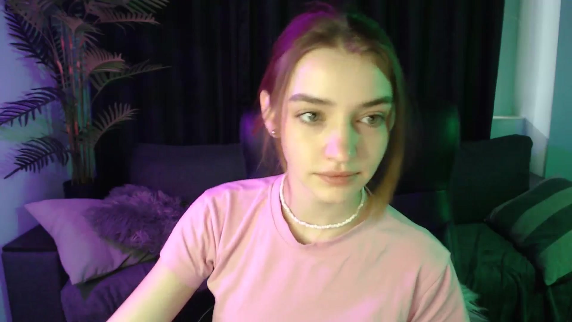 Gallery image thumbnail from LaraMinx's myfreecams stream on, 04/29/2026, 10:13 image 15 of 20