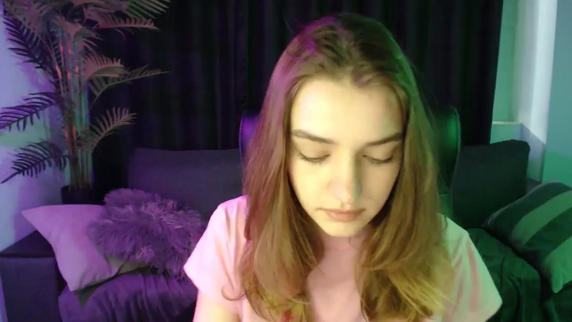 Gallery image thumbnail from LaraMinx's myfreecams stream on, 04/29/2026, 12:35 image 4 of 20