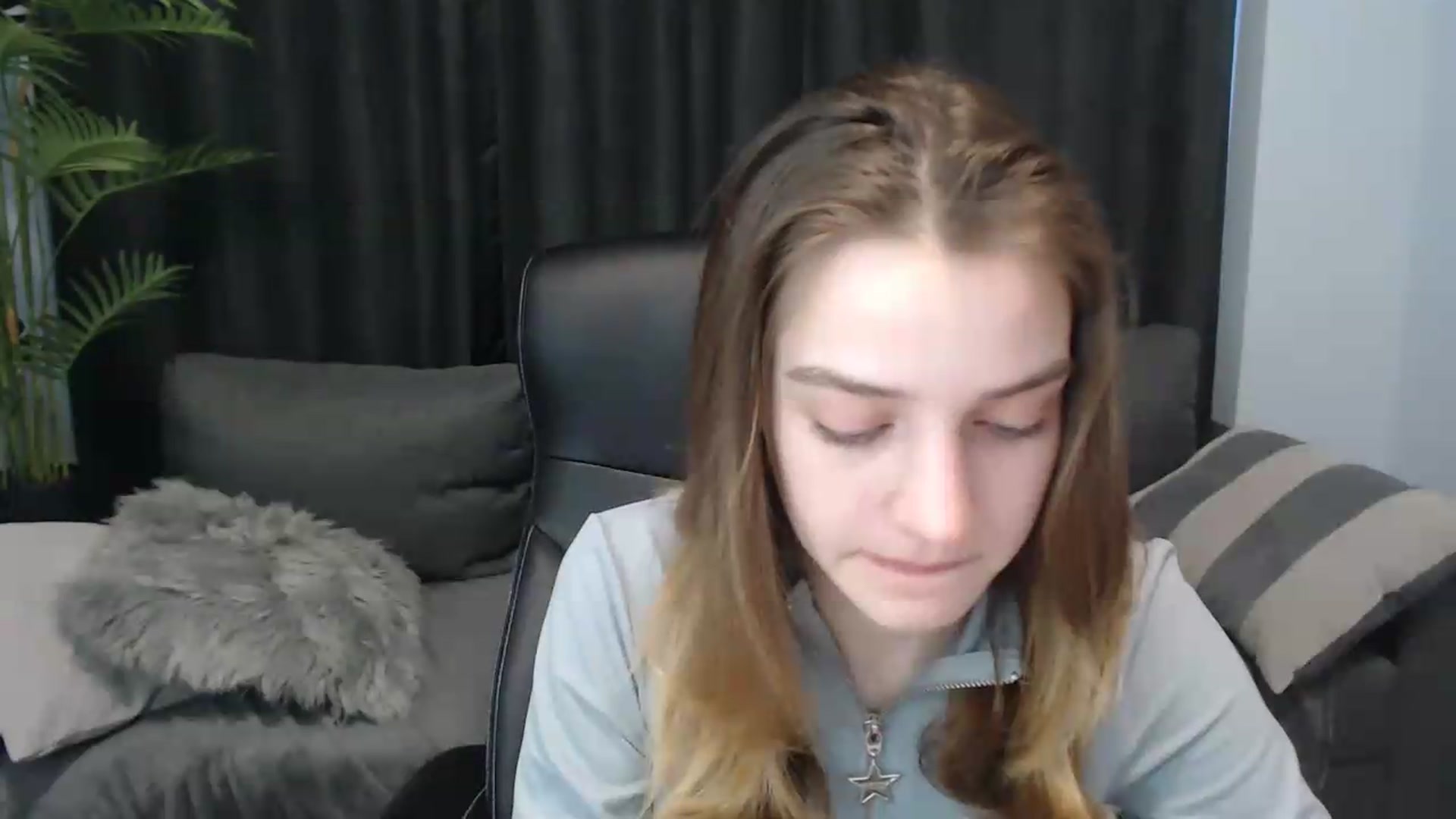 Gallery image thumbnail from LaraMinx's myfreecams stream on, 05/04/2026, 12:35 image 13 of 20