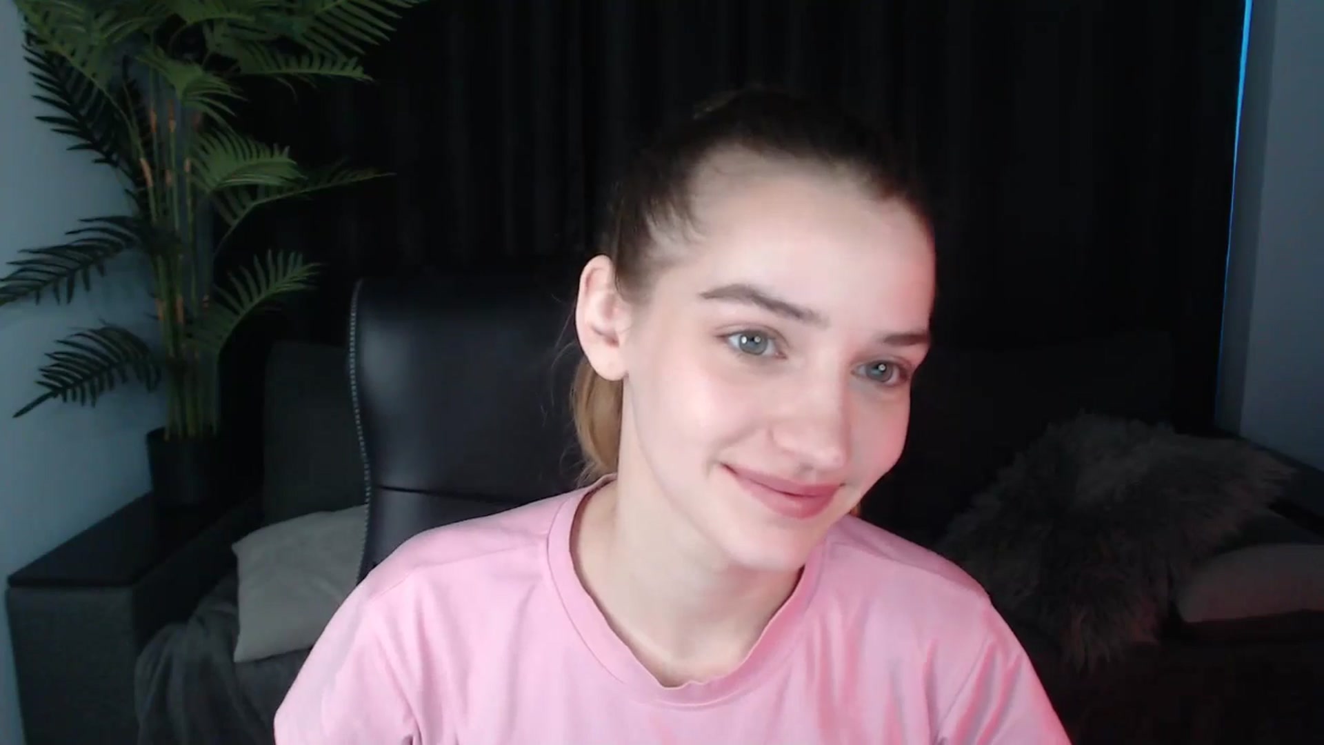 Gallery image thumbnail from LaraMinx's myfreecams stream on, 05/06/2026, 11:24 image 11 of 20