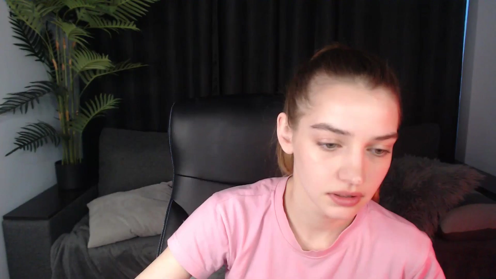 Gallery image thumbnail from LaraMinx's myfreecams stream on, 05/06/2026, 11:24 image 10 of 20