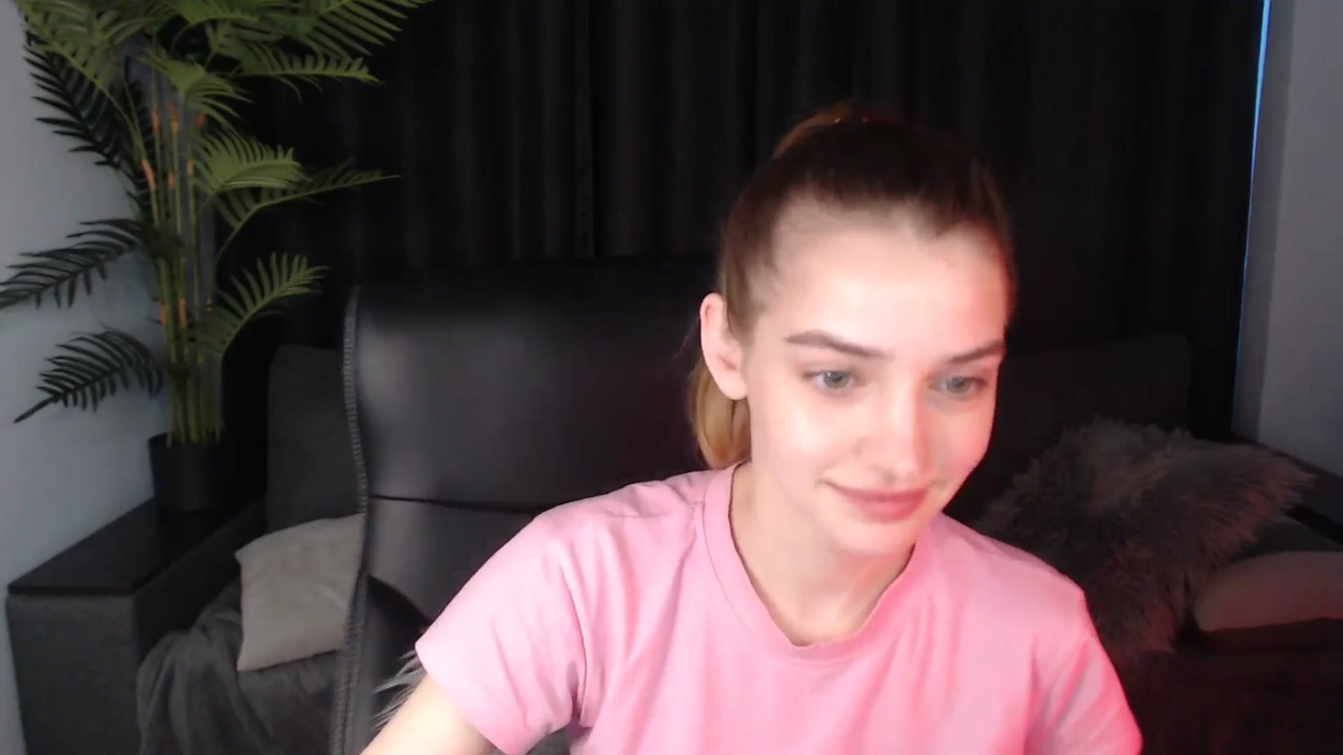 Gallery image thumbnail from LaraMinx's myfreecams stream on, 05/06/2026, 11:24 image 4 of 20