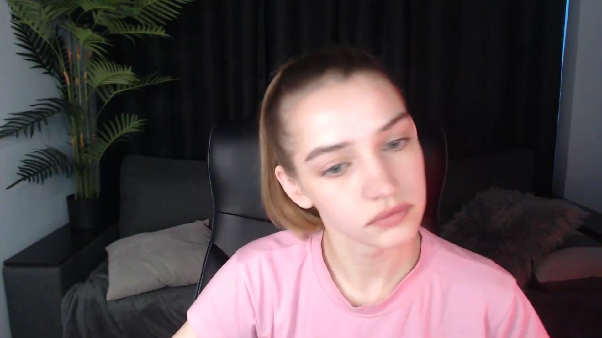 Gallery image thumbnail from LaraMinx's myfreecams stream on, 05/06/2026, 11:24 image 12 of 20