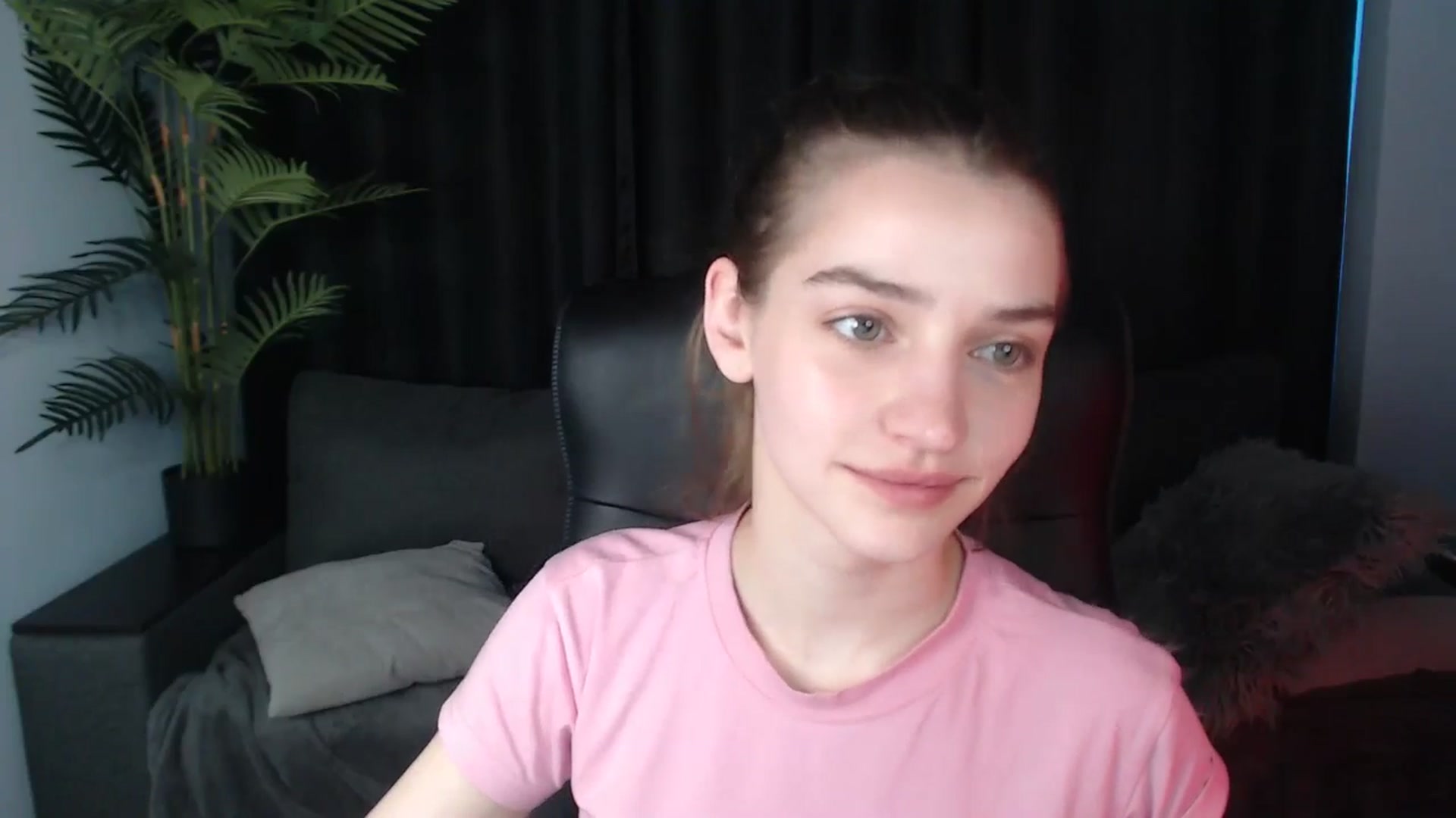 Gallery image thumbnail from LaraMinx's myfreecams stream on, 05/06/2026, 13:37 image 8 of 20